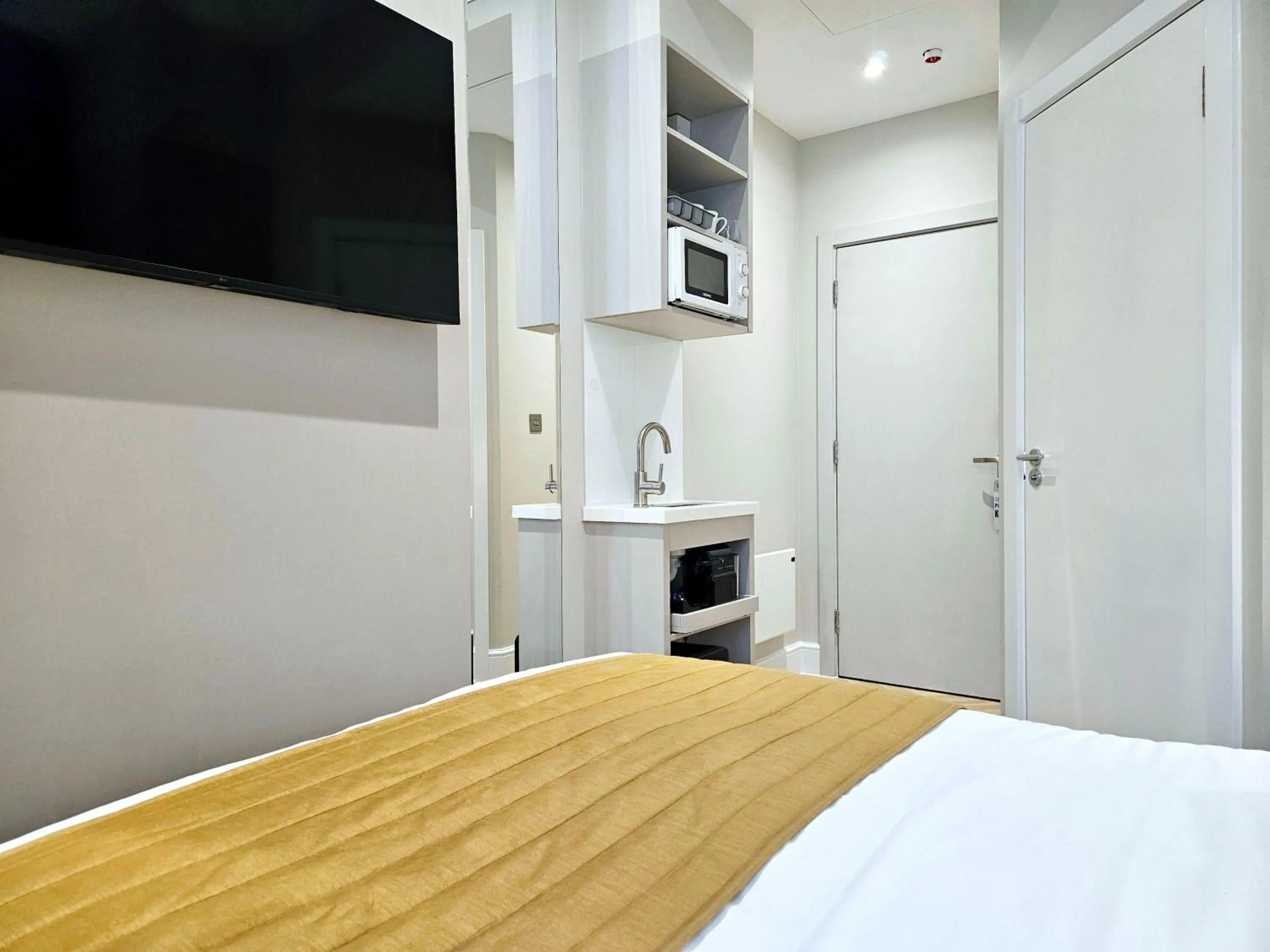 TV and multimedia, Bed in West Brompton Studios