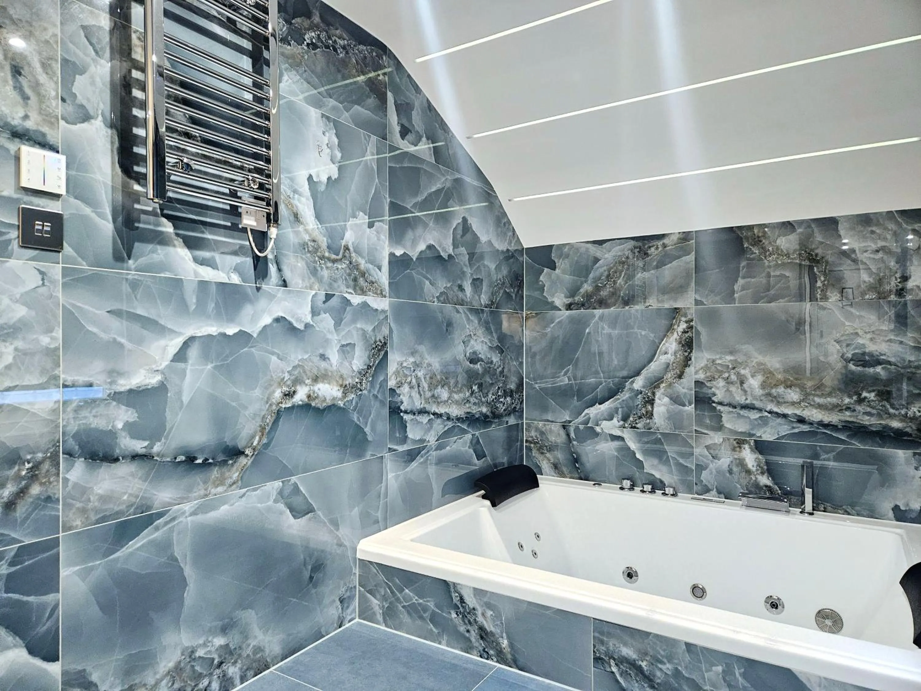 Hot Tub in West Brompton Studios