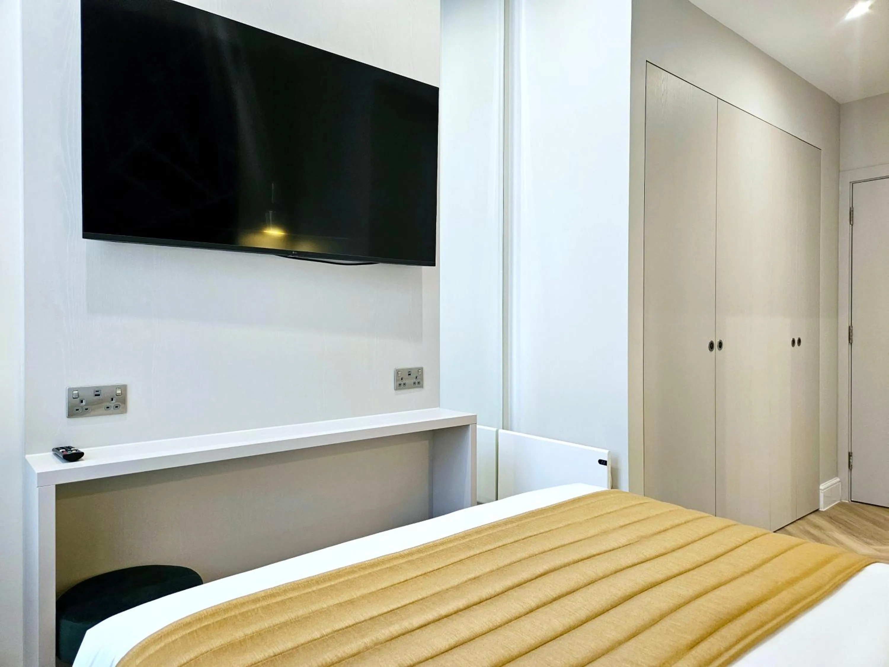 Bed in West Brompton Studios