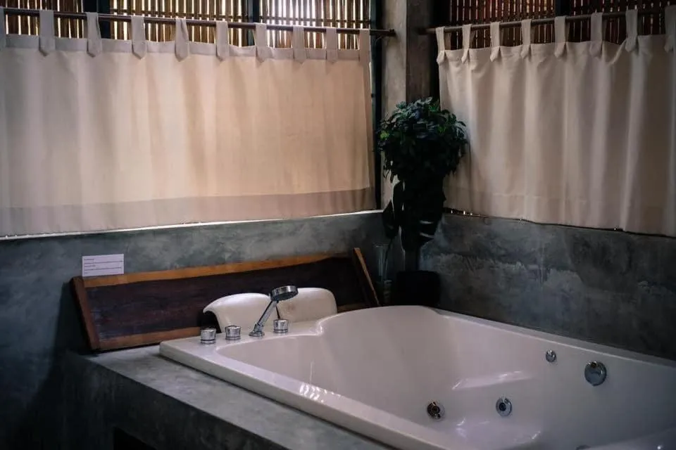 Hot Tub in Orchard Pa La U