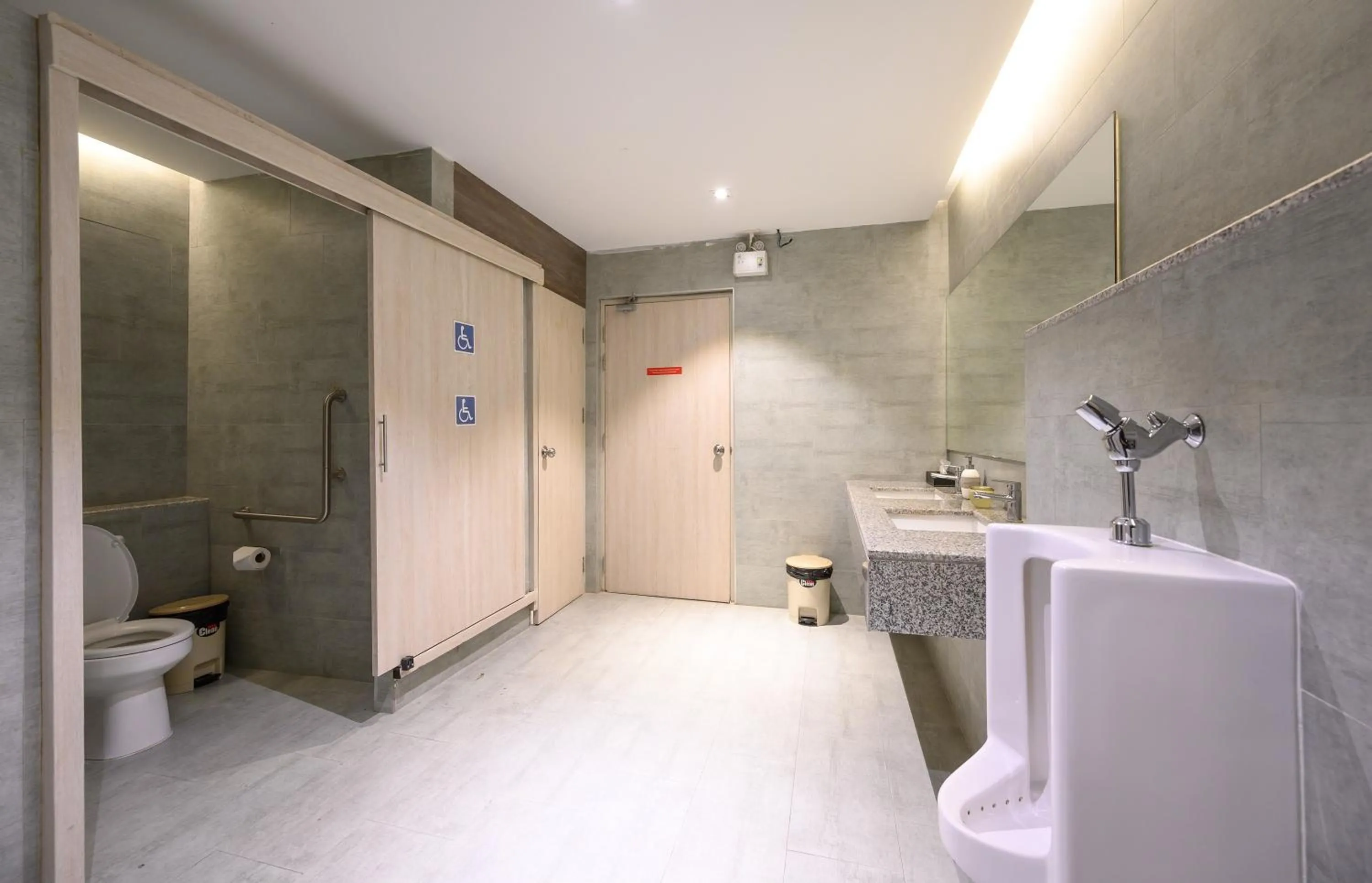 Toilet in IWISH Hotel