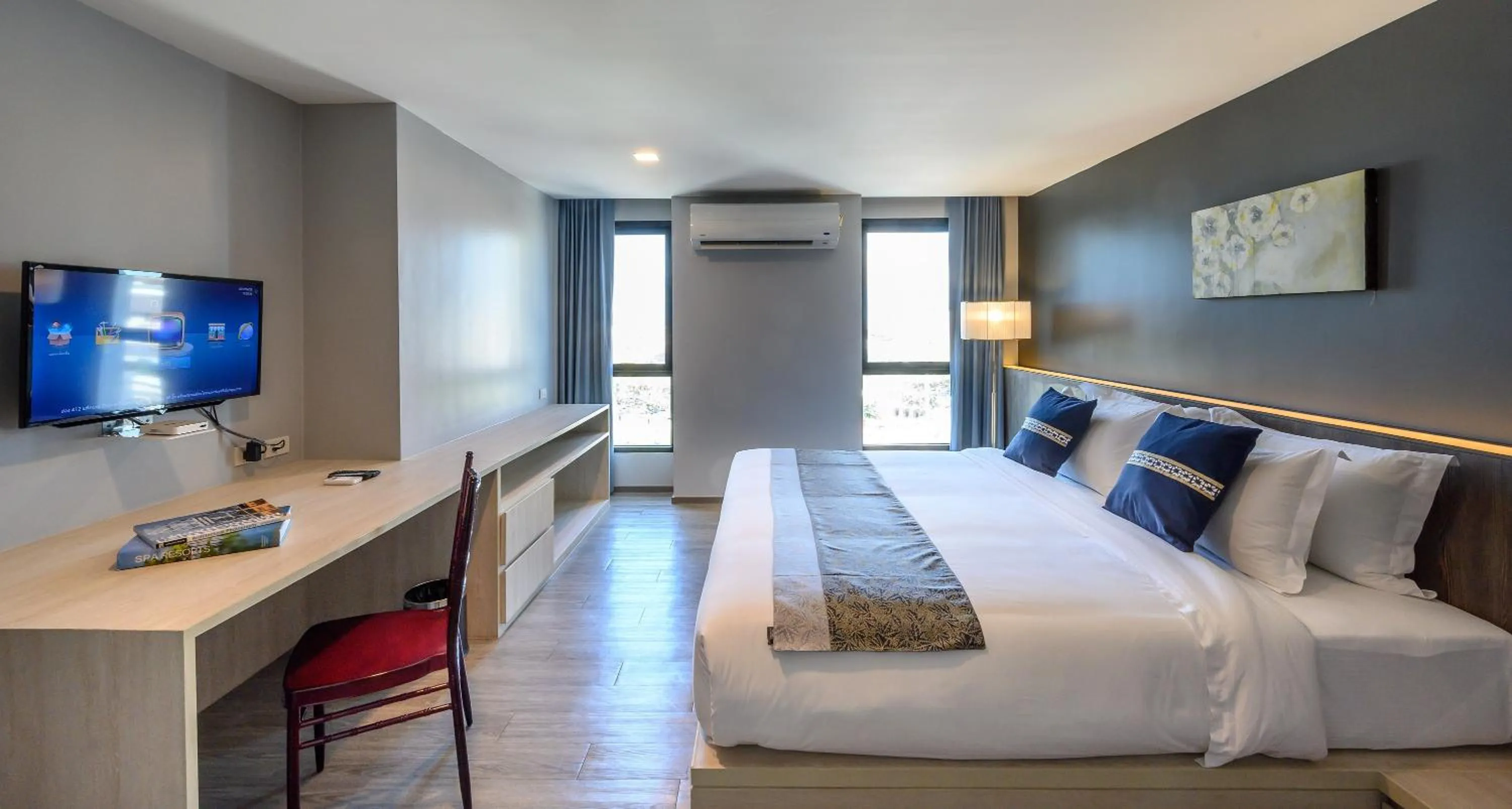 Communal lounge/ TV room in IWISH Hotel