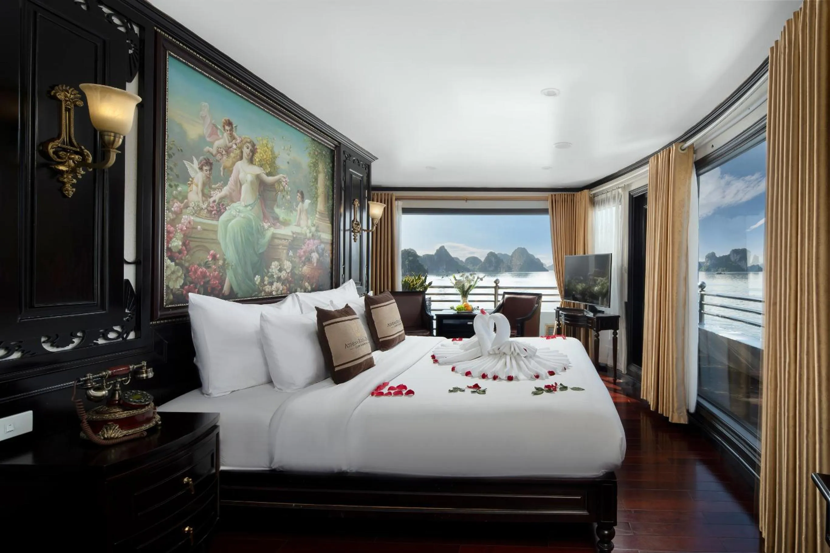 Bedroom, Bed in Athena Royal Cruise - Luxury in Halong Bay
