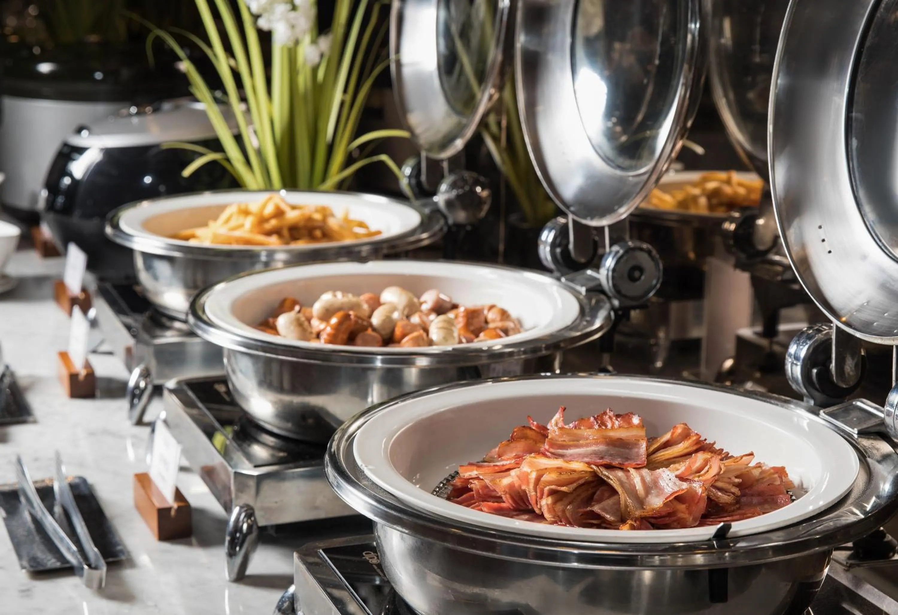 Restaurant/places to eat in Hotel Sirius