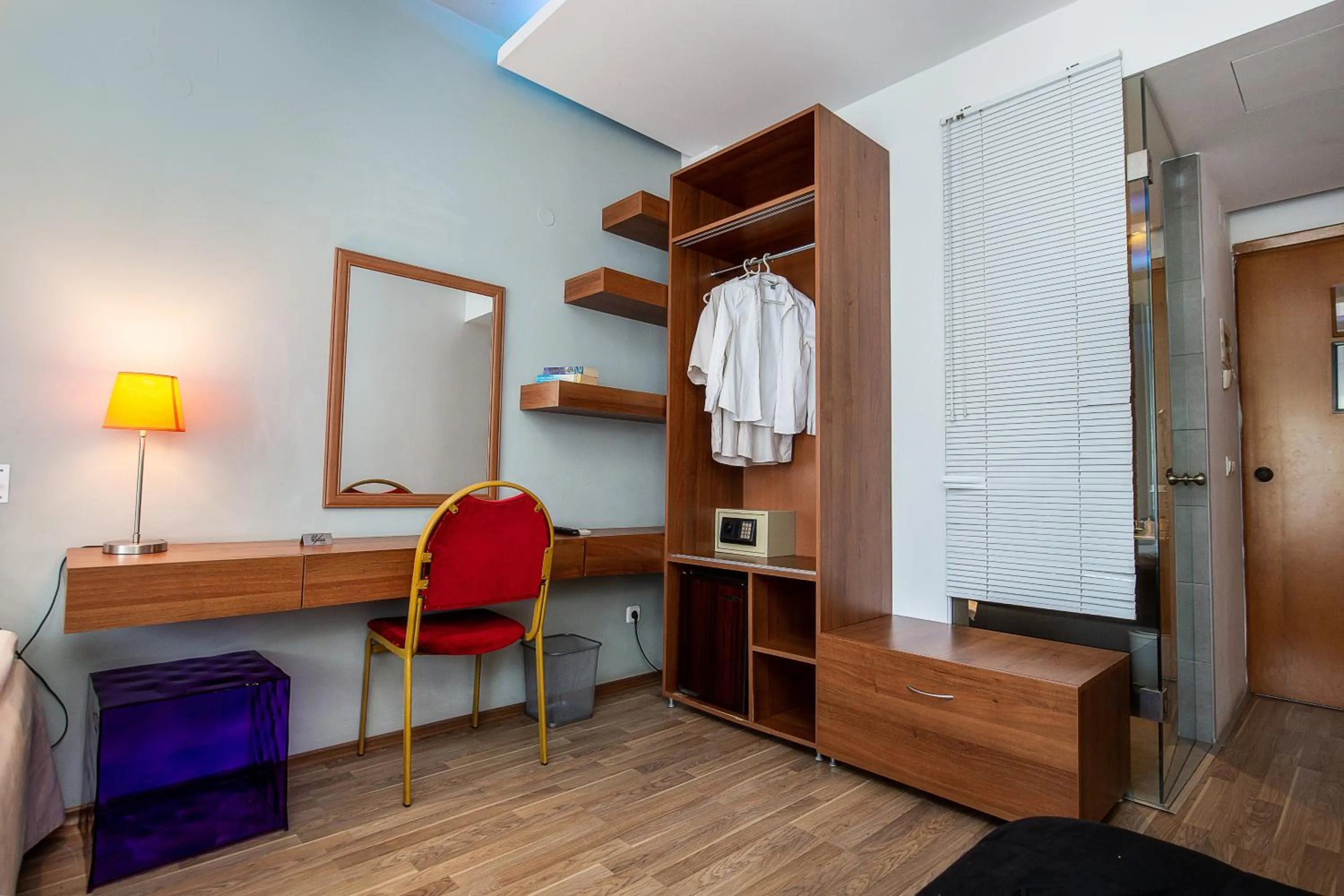 wardrobe, Bed in Kamari Beach Hotel