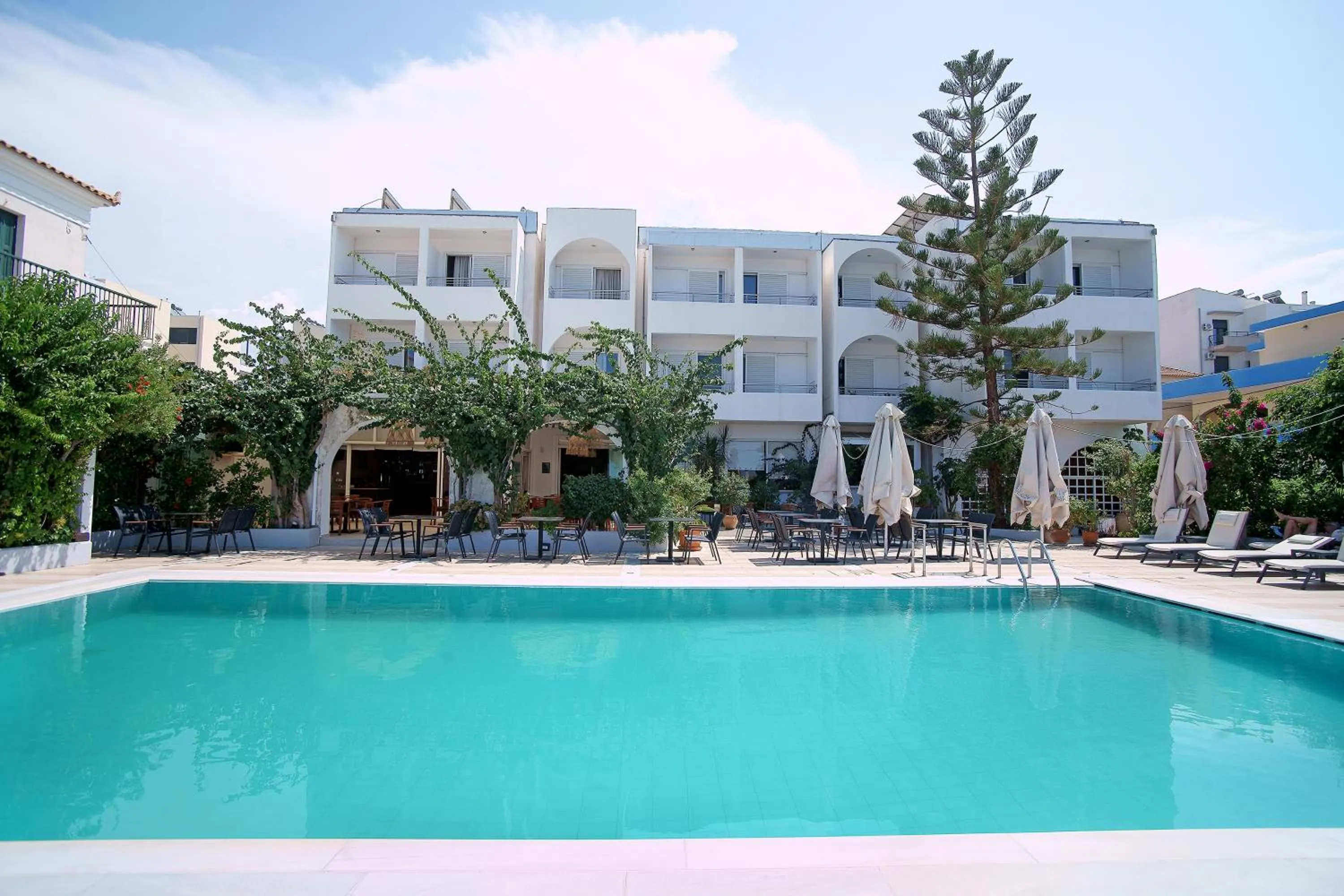 Property building in Kyparissia Beach Hotel