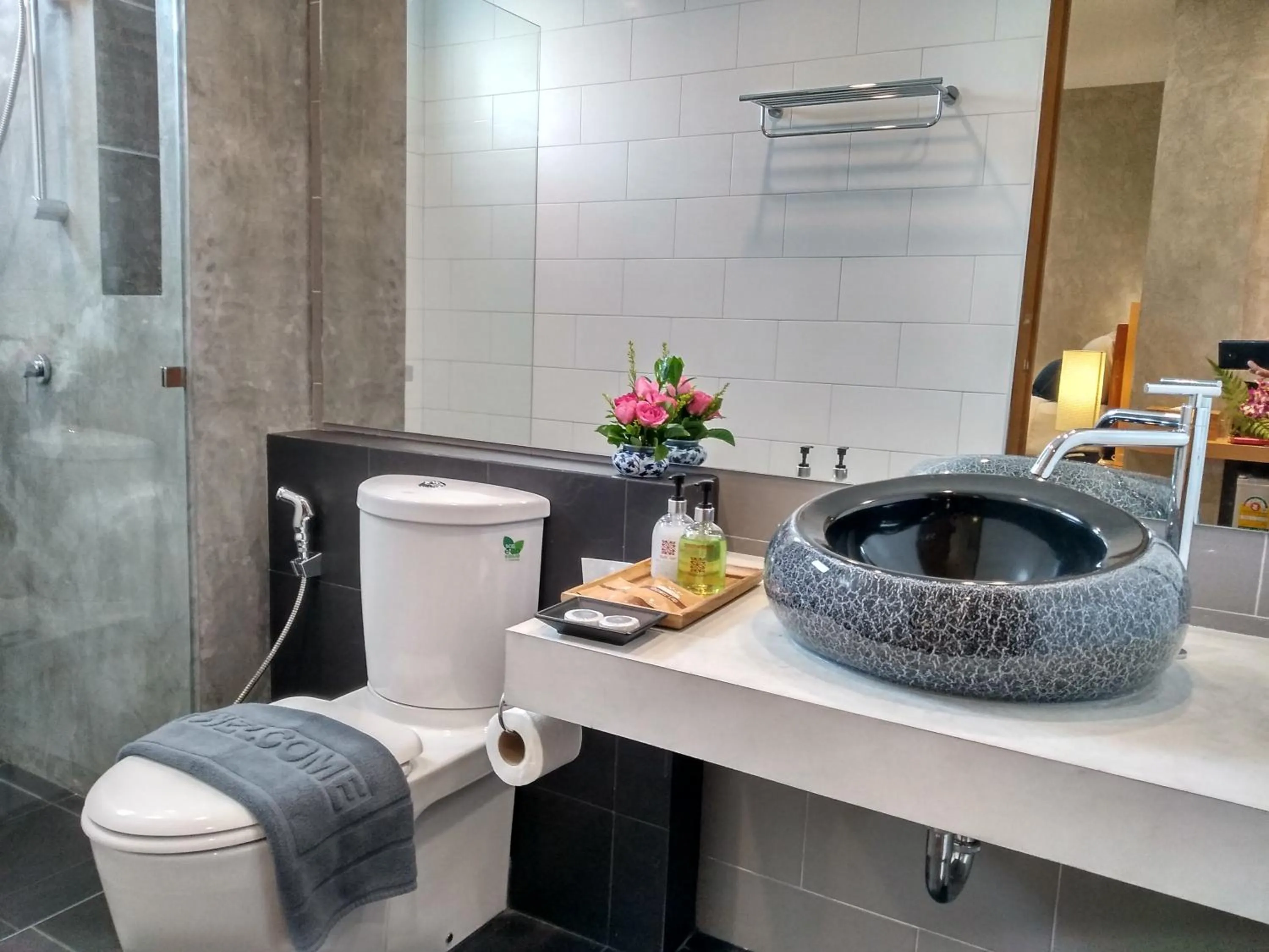 Toilet in De Loft Hotel