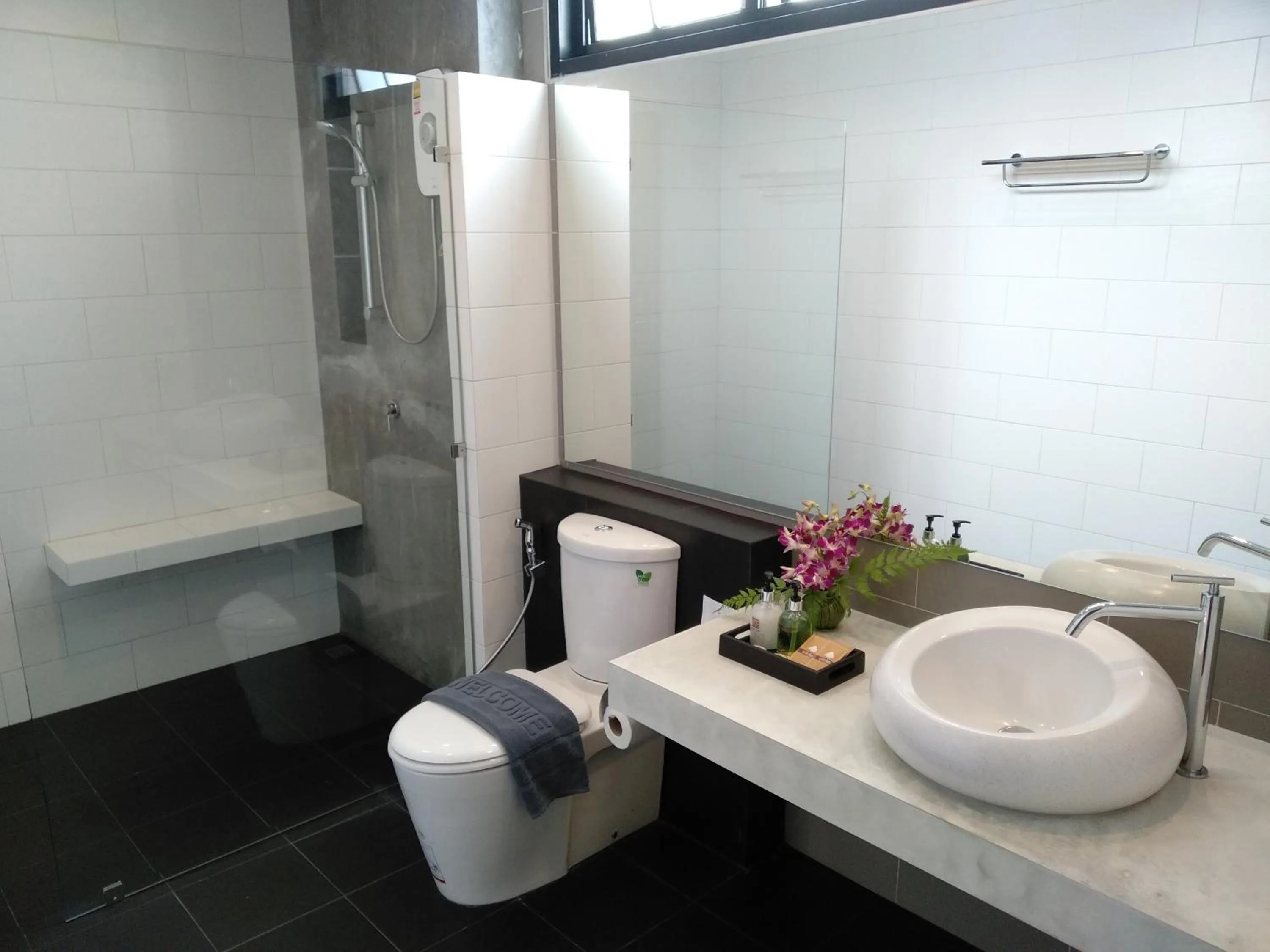 Toilet in De Loft Hotel