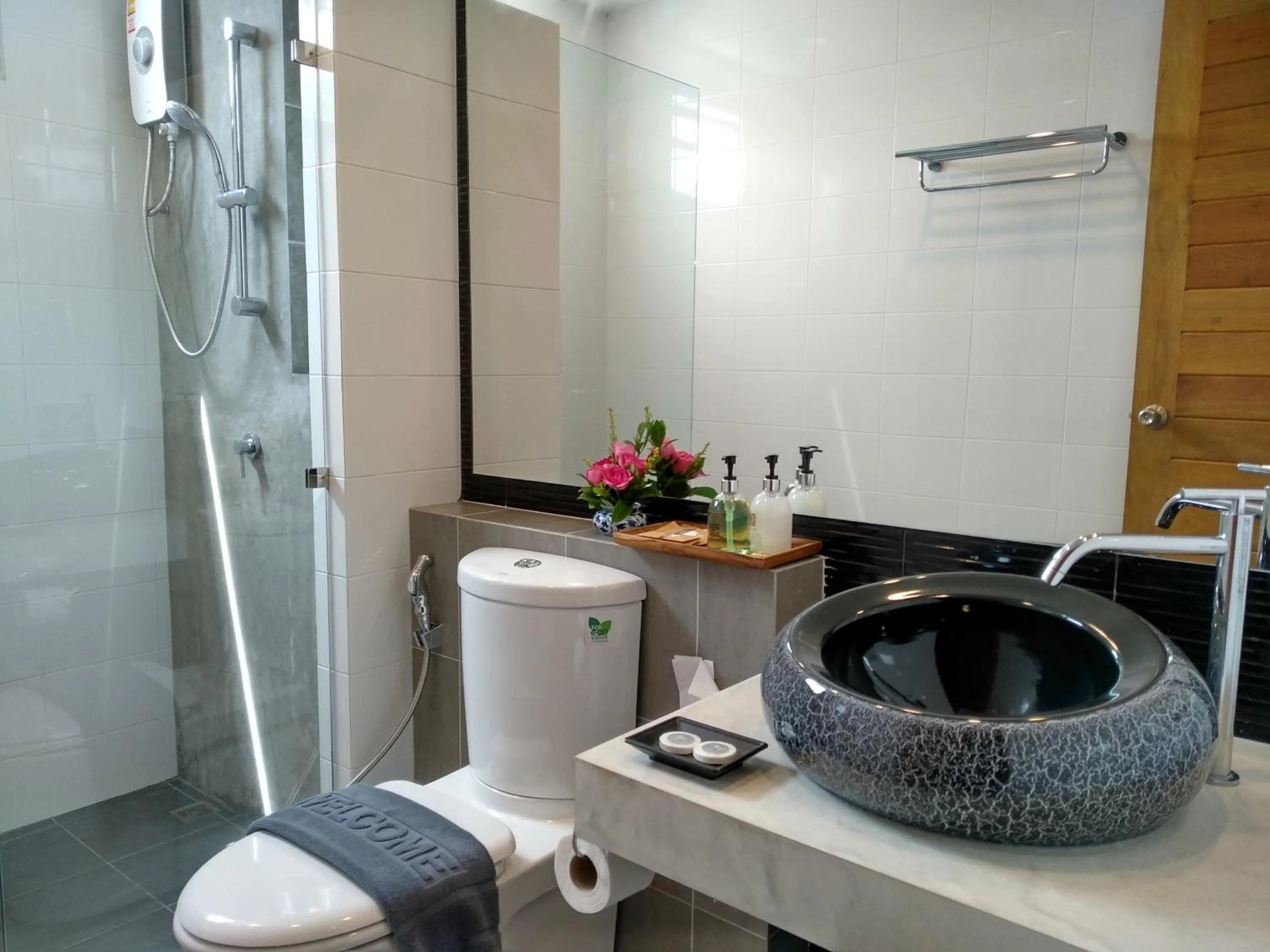 Shower in De Loft Hotel