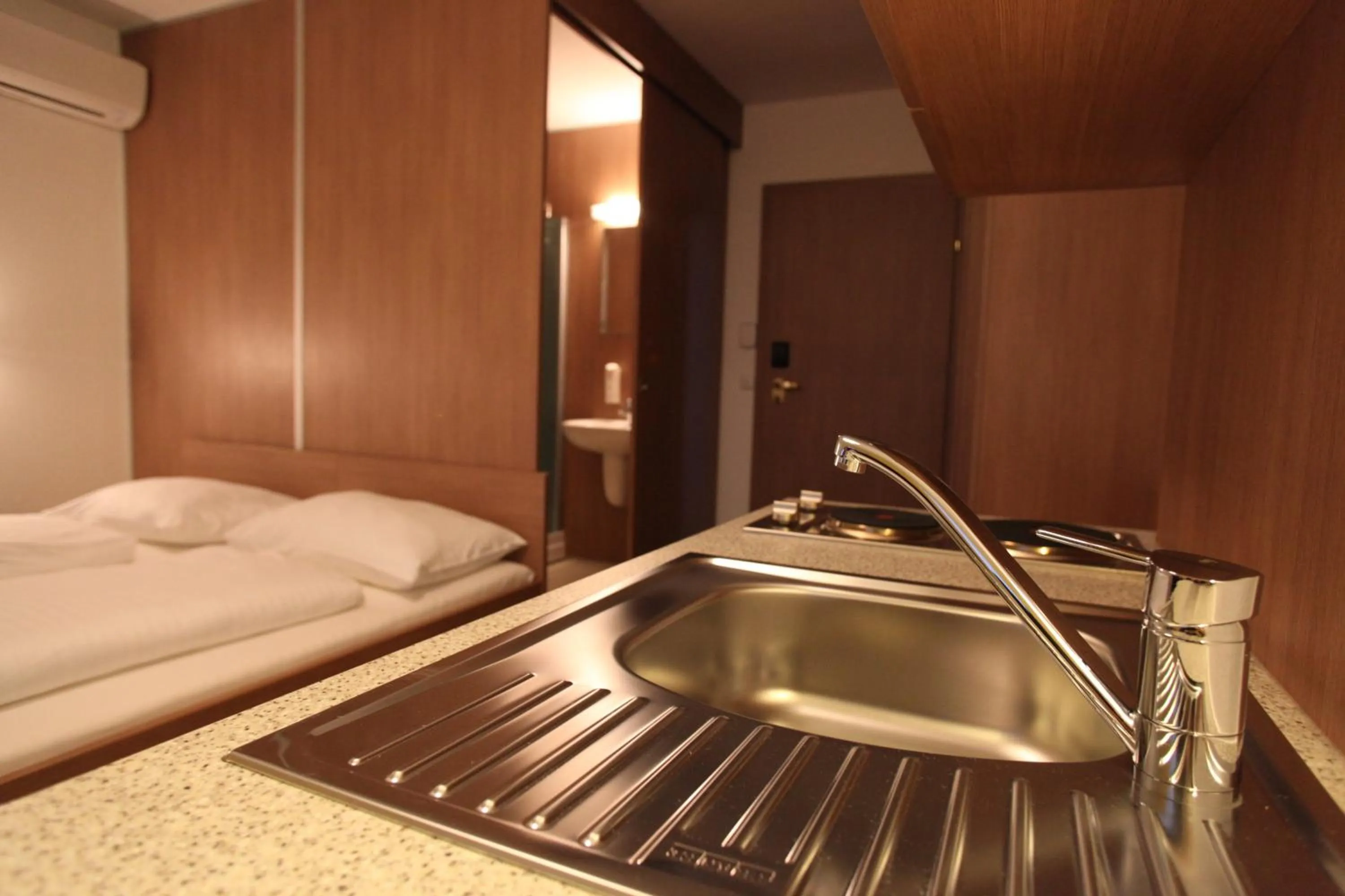 Kitchen or kitchenette in Fair-Price-Hotel