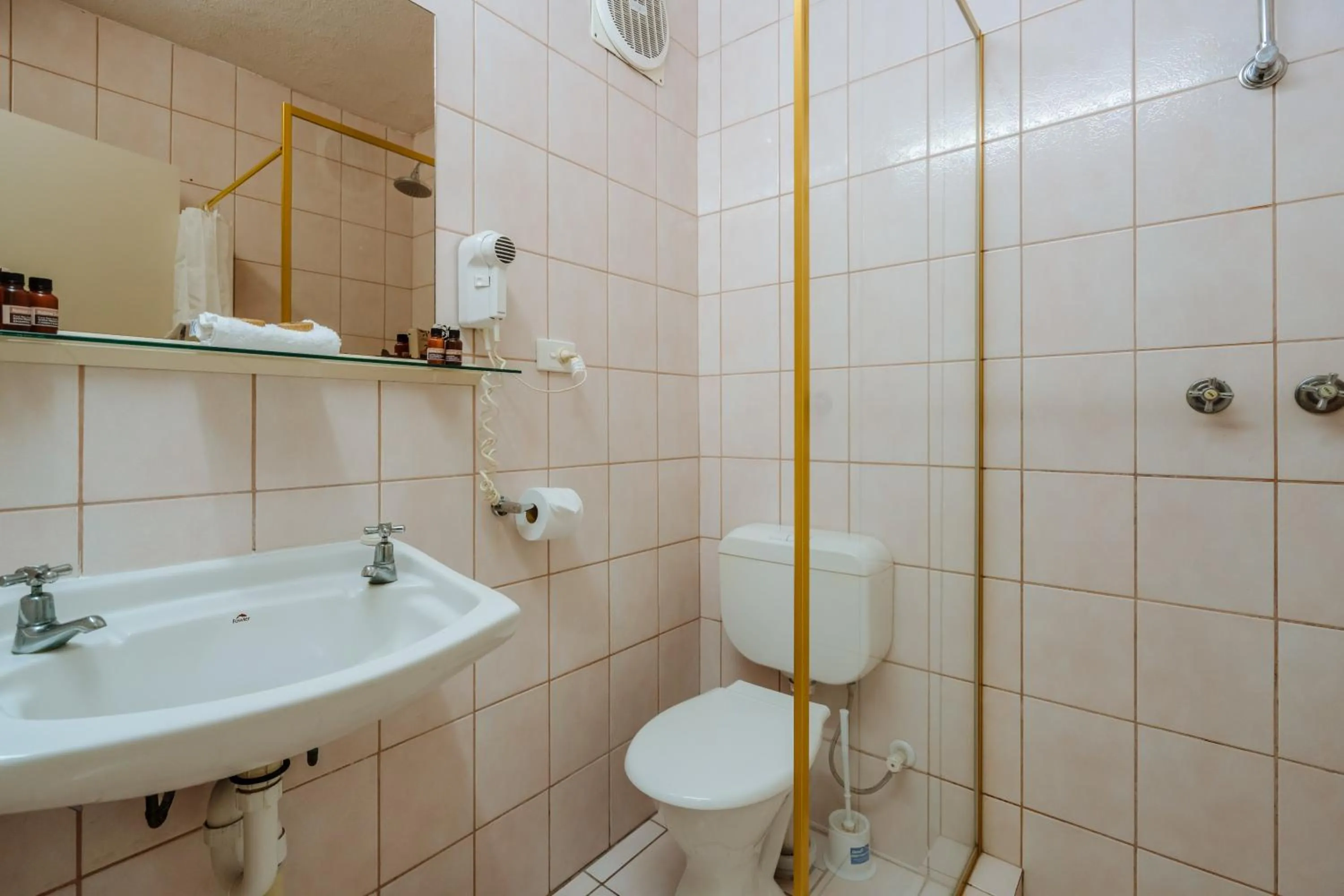 Toilet in Canning Bridge Auto Lodge