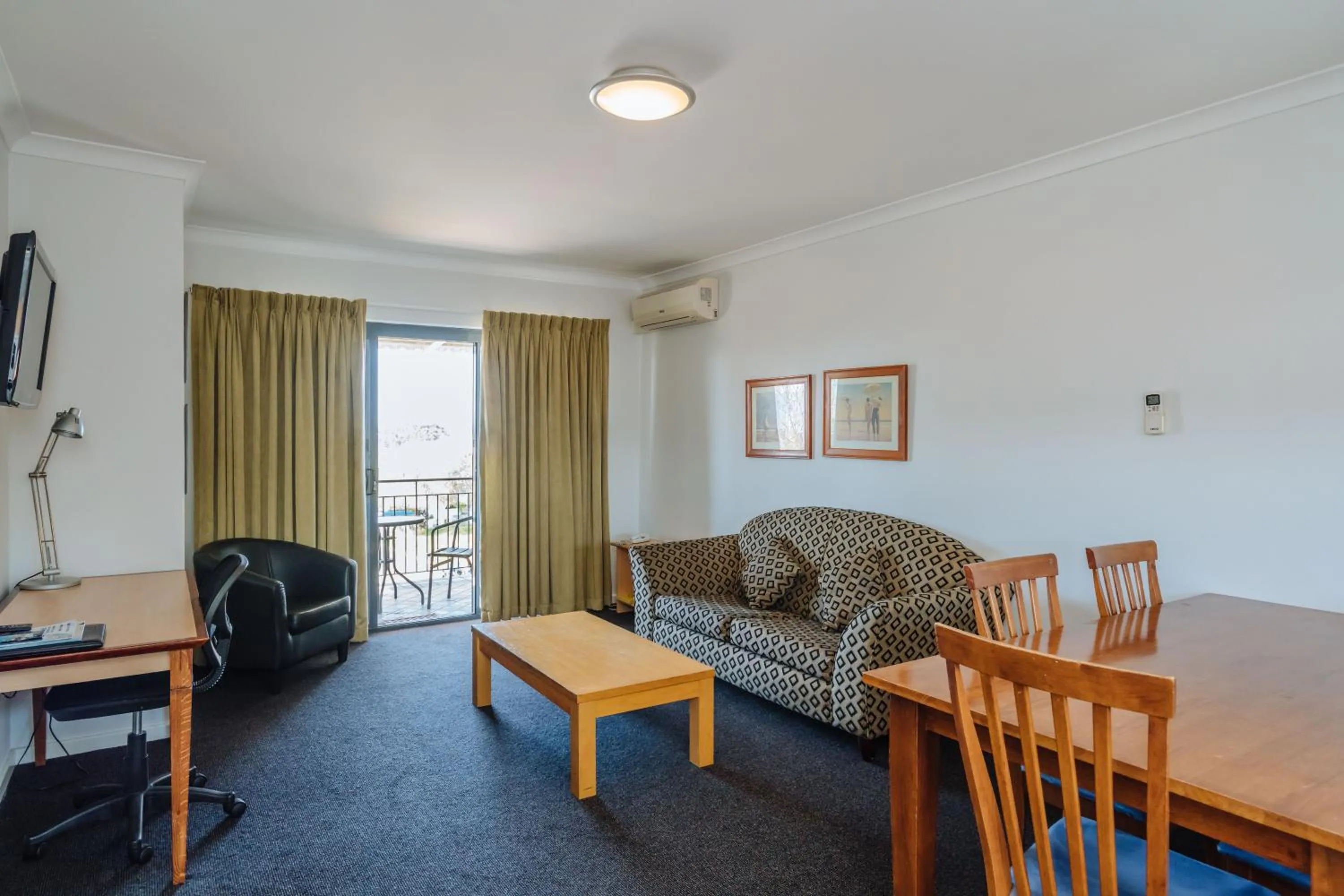 TV and multimedia in Canning Bridge Auto Lodge