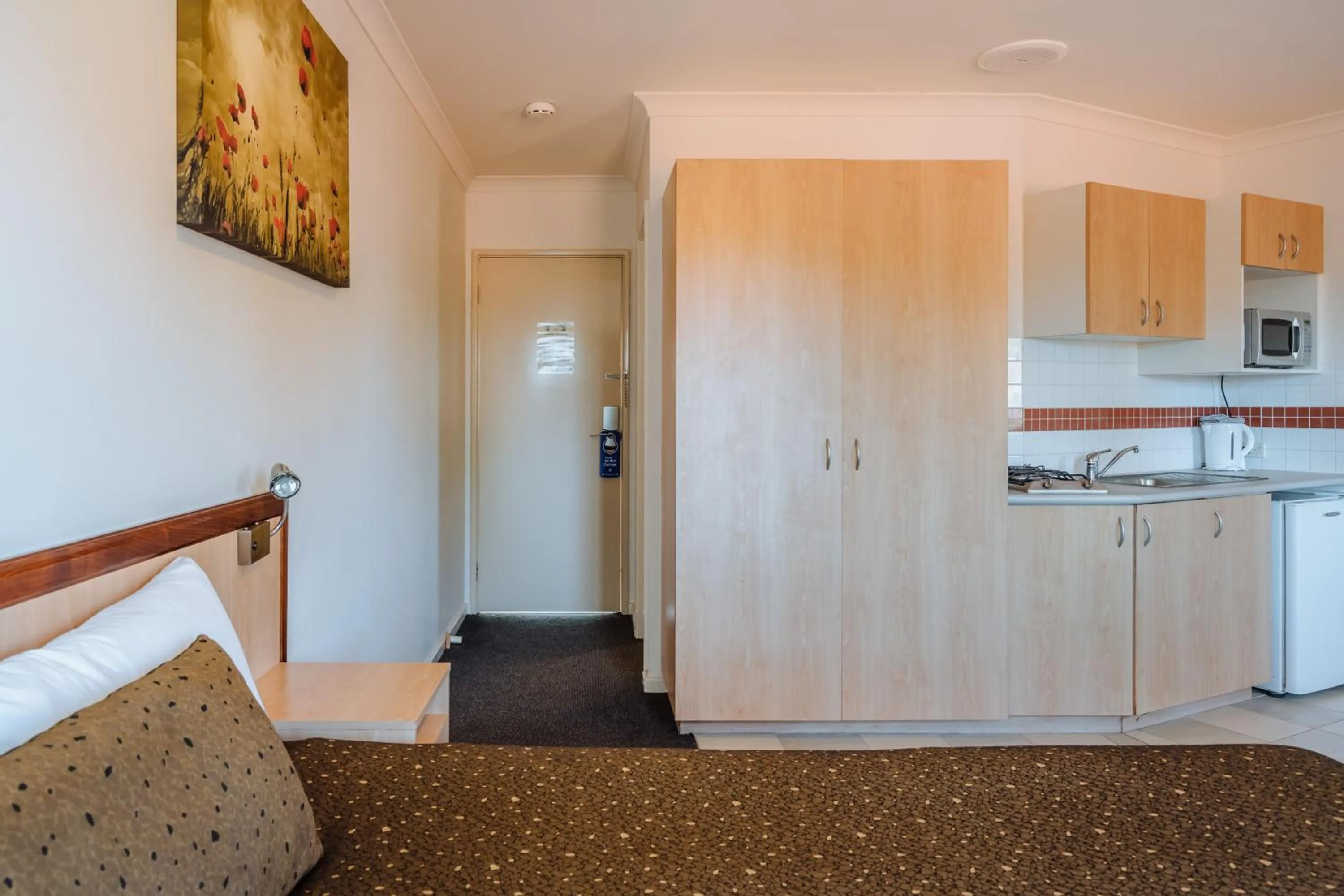 Kitchen or kitchenette in Canning Bridge Auto Lodge