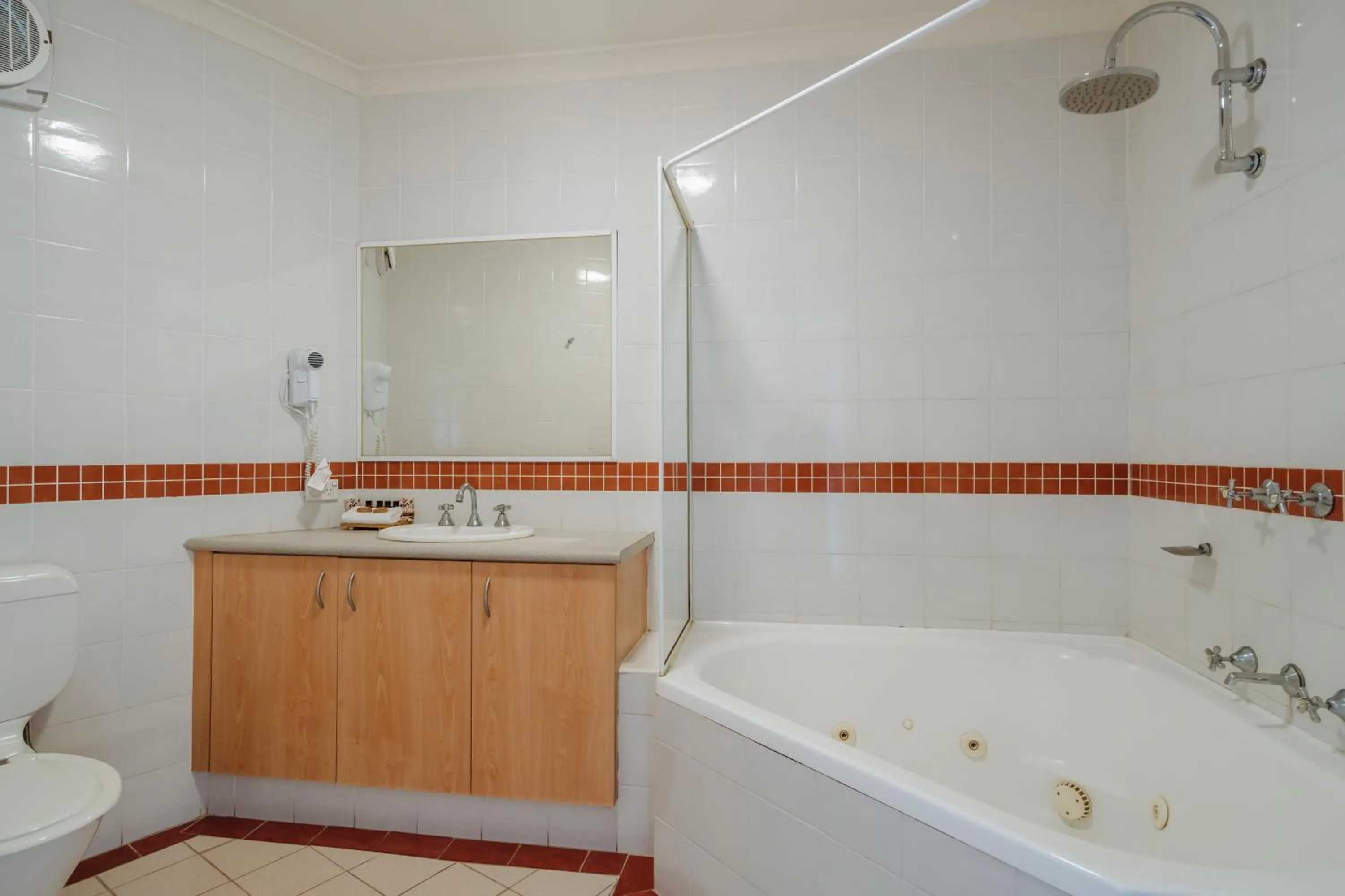Bath in Canning Bridge Auto Lodge