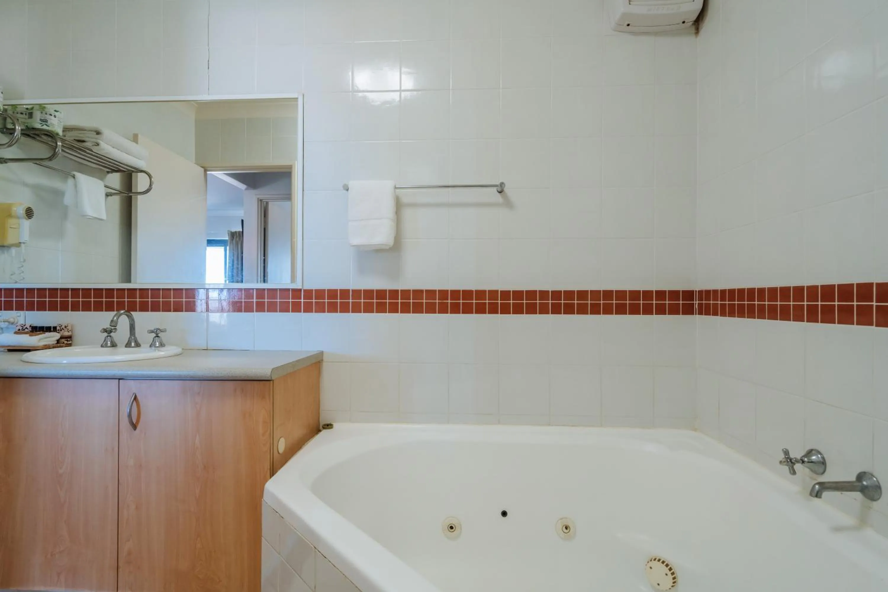 Bathroom in Canning Bridge Auto Lodge