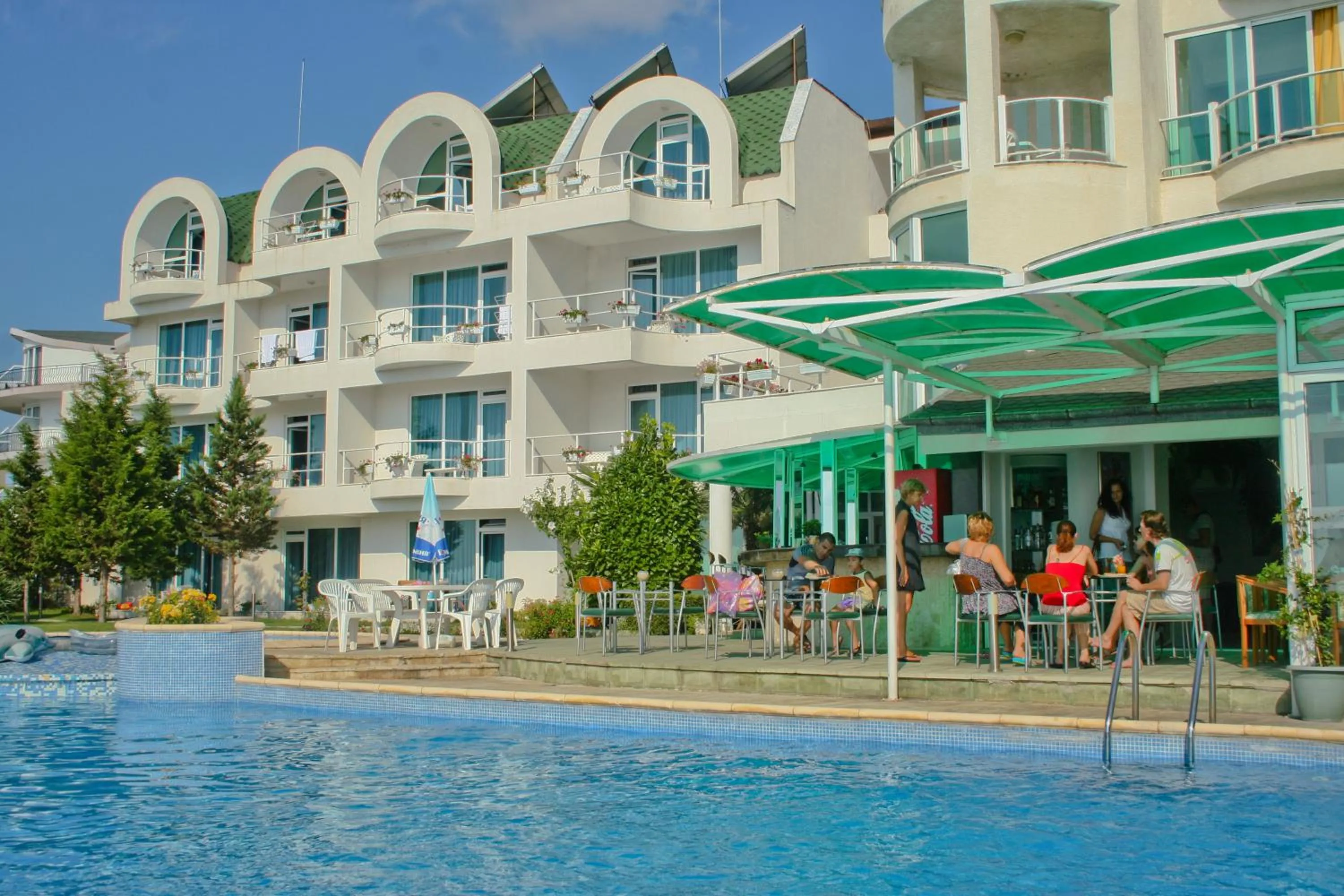 Facade/entrance in Peter Hotel