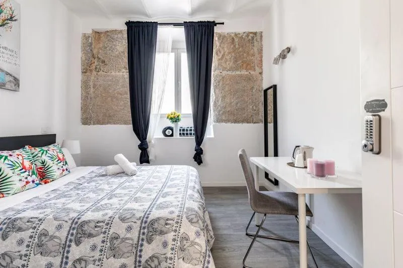 Bed in AYZ Juan de Mena - Auto check-in property