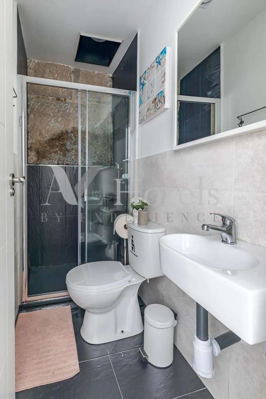 Bathroom in AYZ Juan de Mena - Auto check-in property