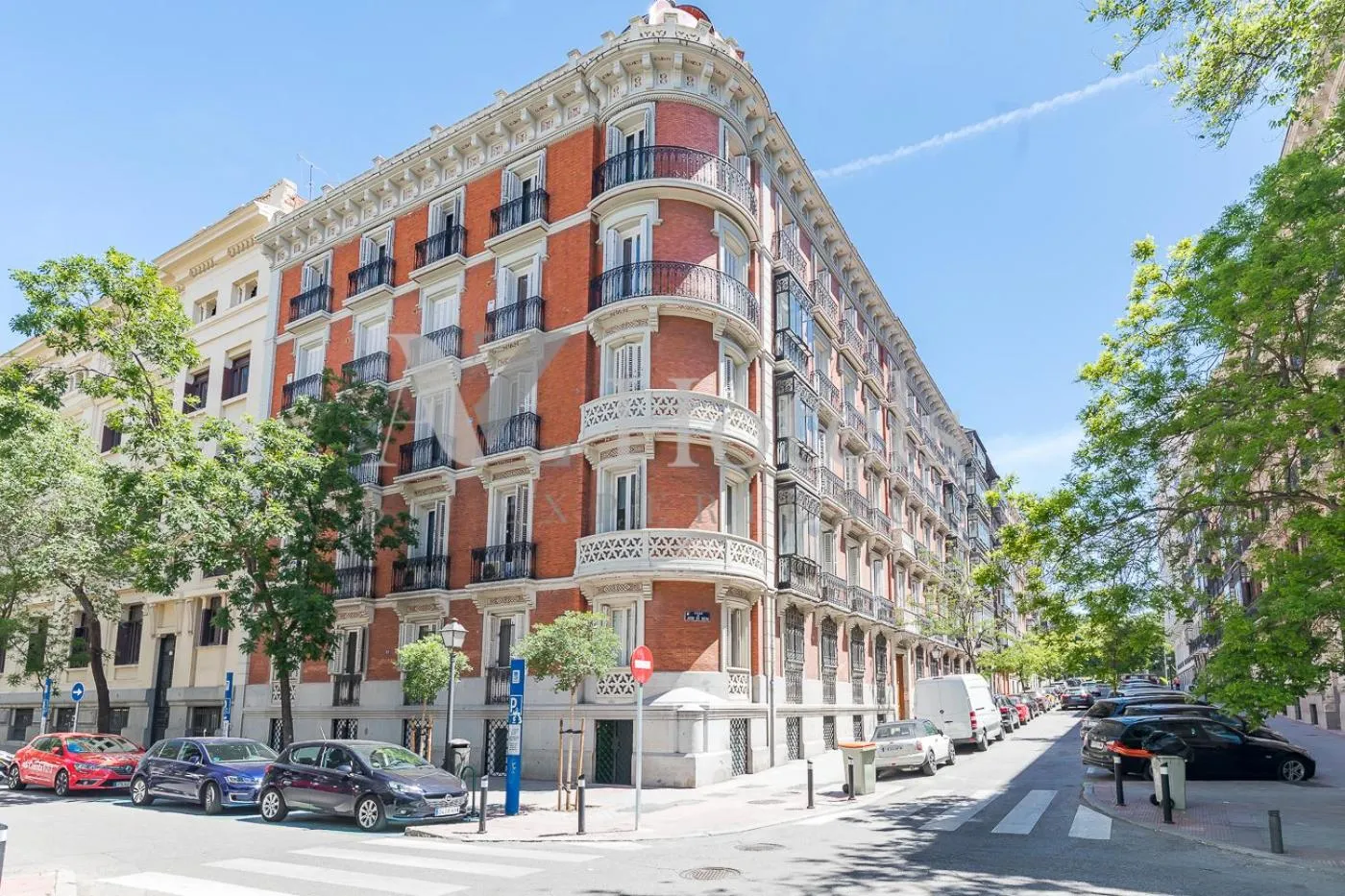 Facade/entrance in AYZ Juan de Mena - Auto check-in property