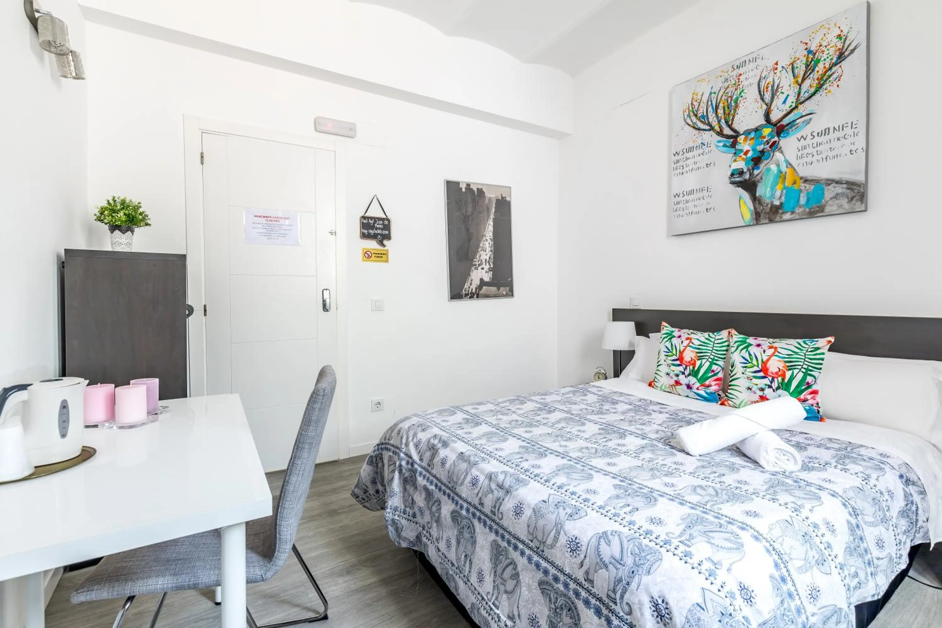 Bed in AYZ Juan de Mena - Auto check-in property