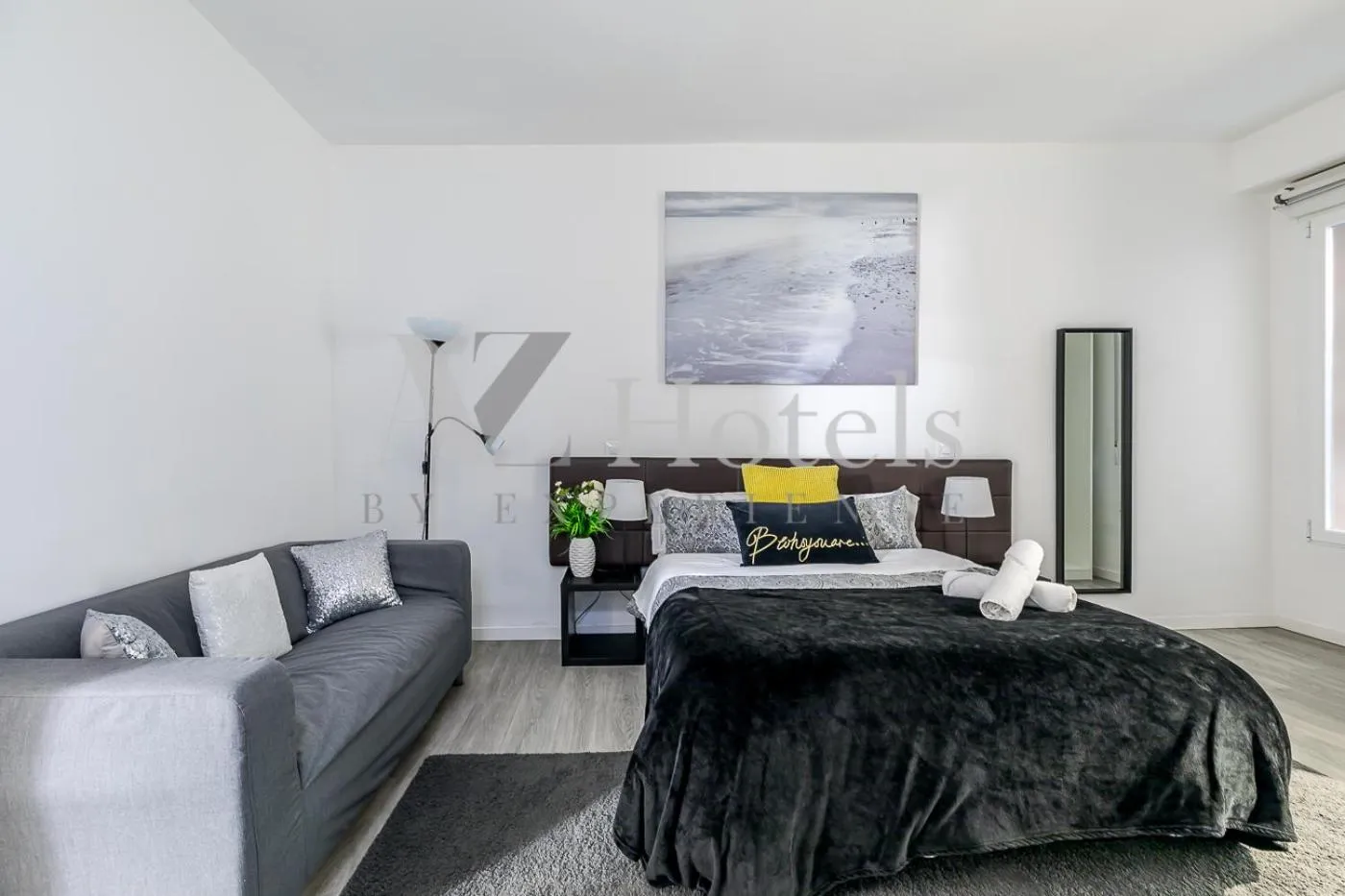 Photo of the whole room, Bed in AYZ Juan de Mena - Auto check-in property