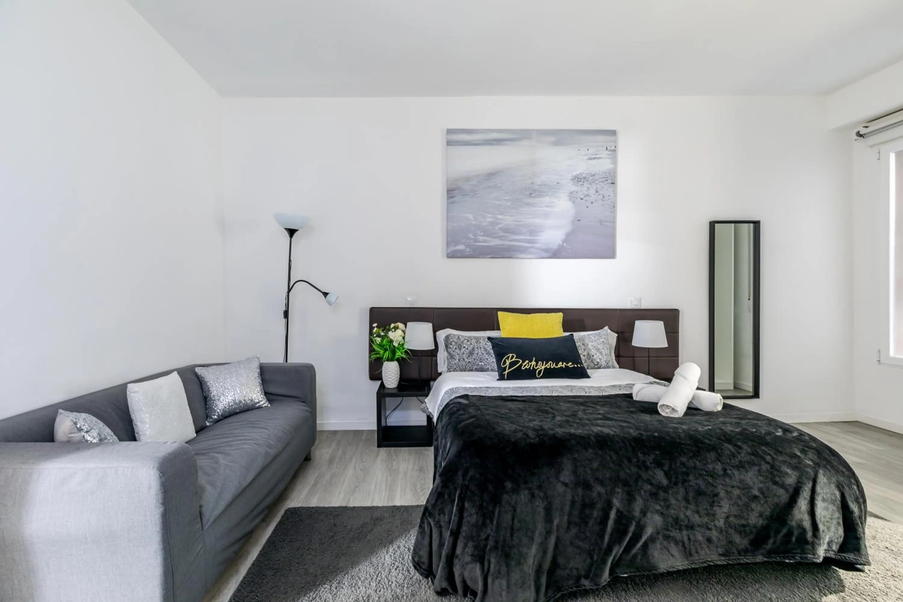 Bed in AYZ Juan de Mena - Auto check-in property