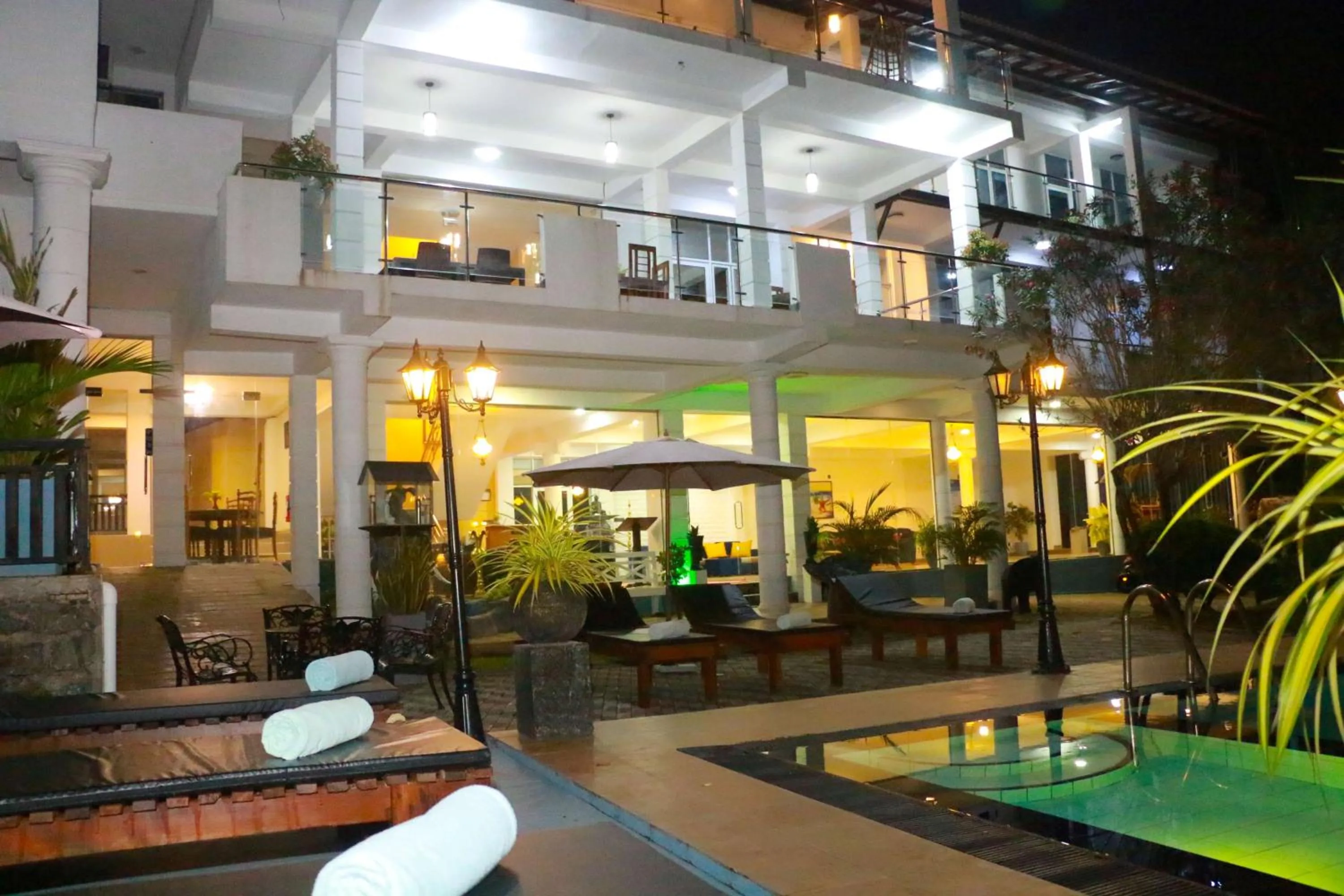 Property building in Queens Beach Hotel