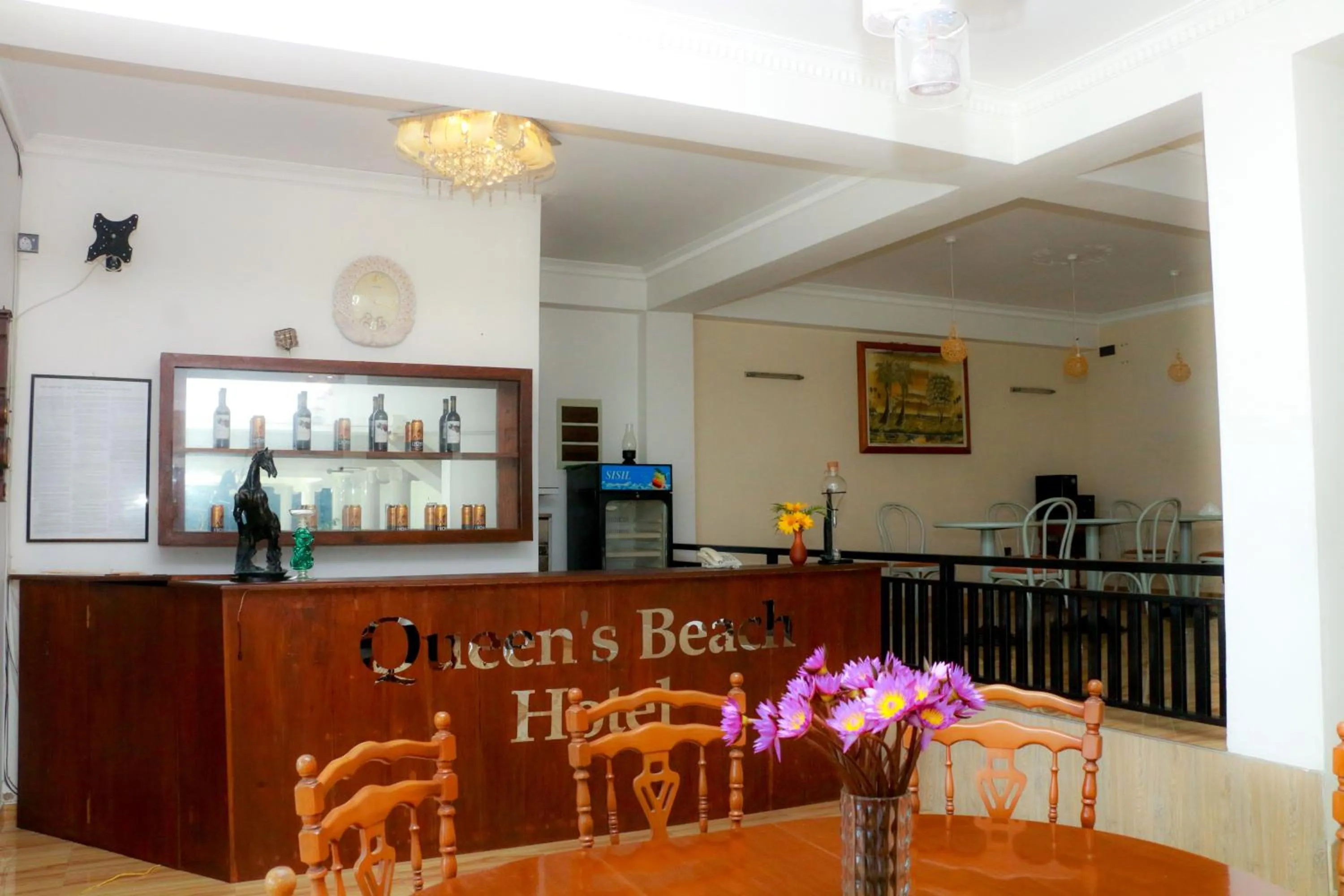 Lounge or bar in Queens Beach Hotel