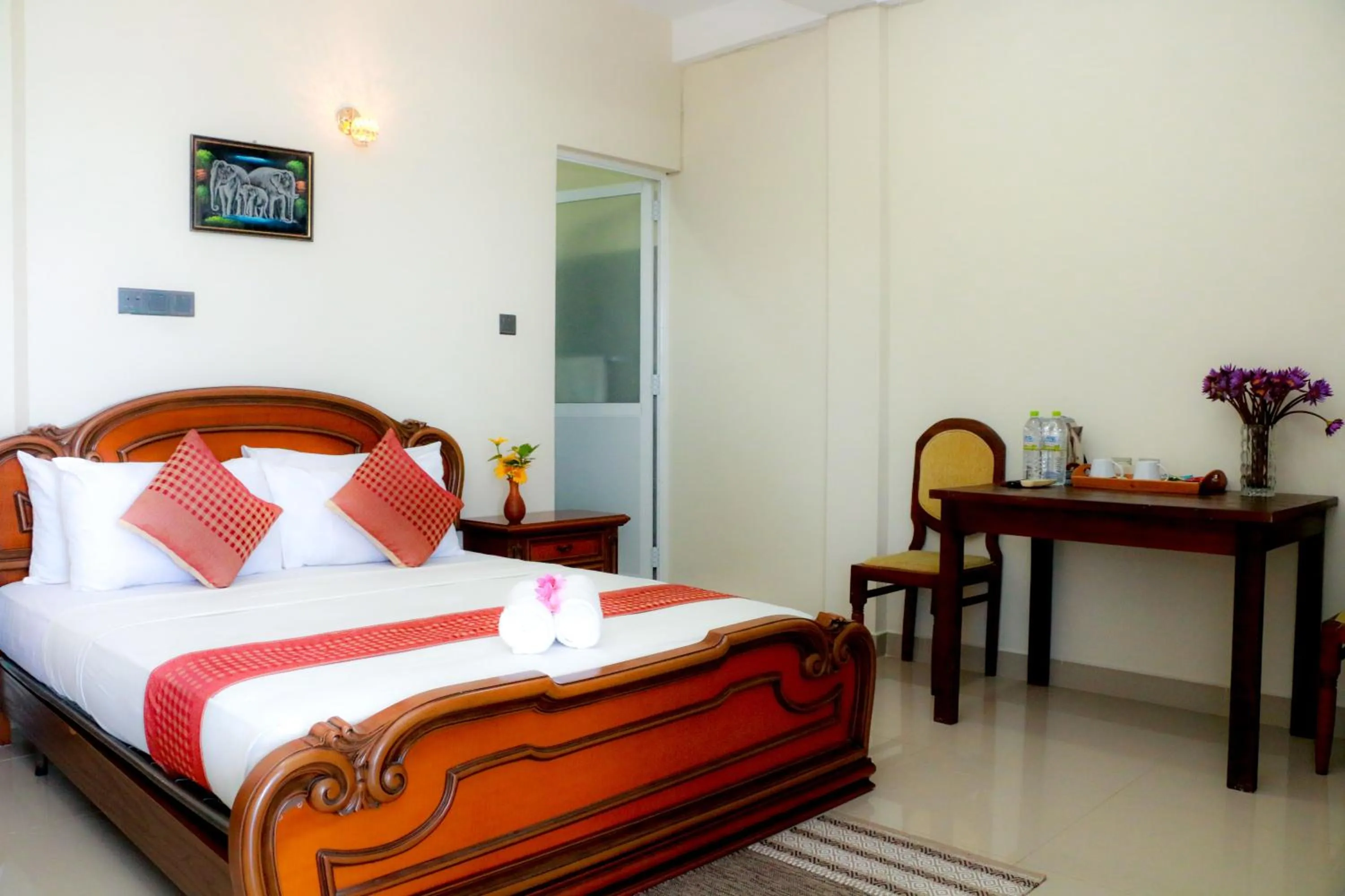 Photo of the whole room, Bed in Queens Beach Hotel