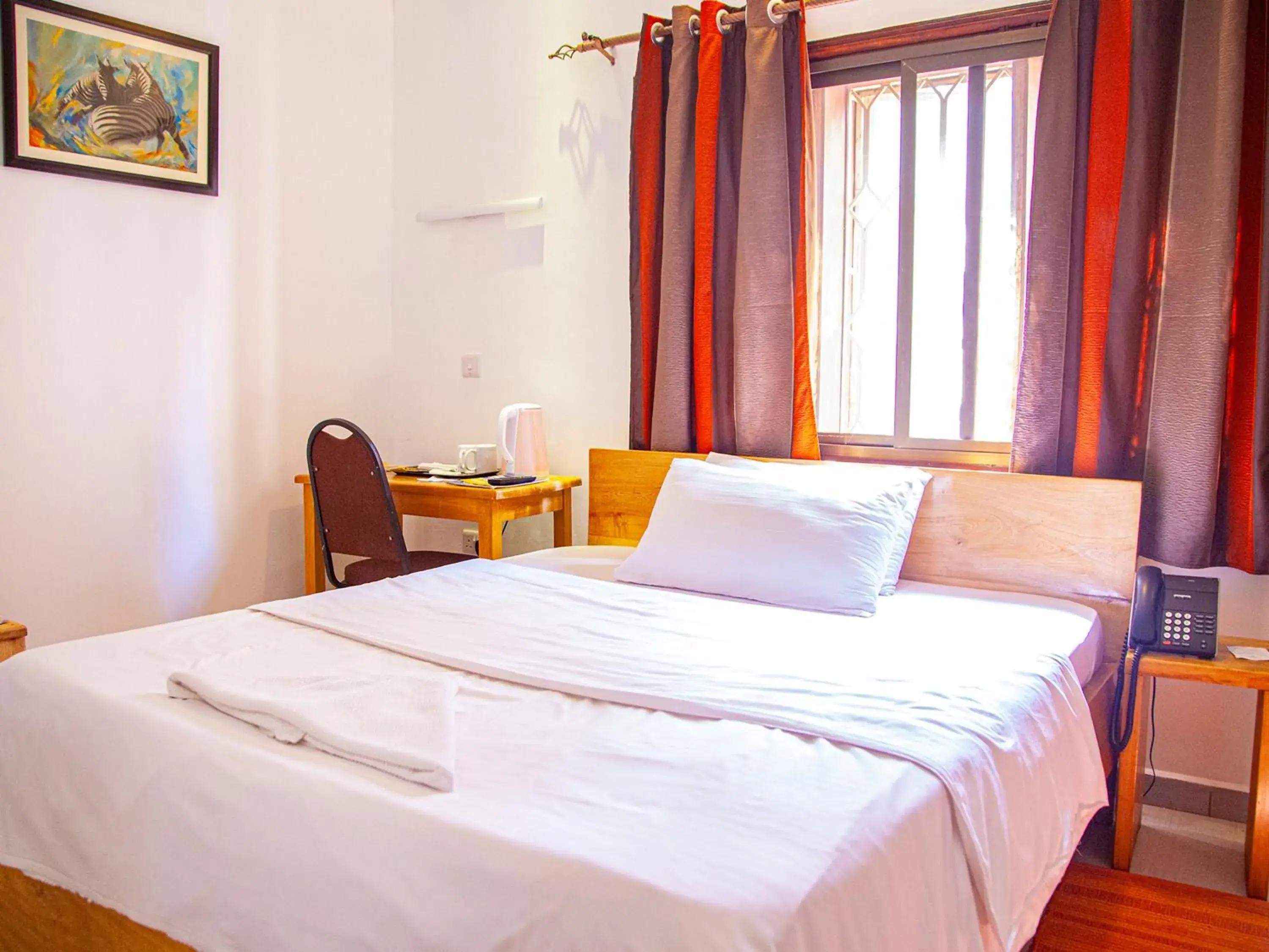 Standard Double Room - single occupancy in Explorers Hub Standard Double Room - single occupancy in Explorers Hub