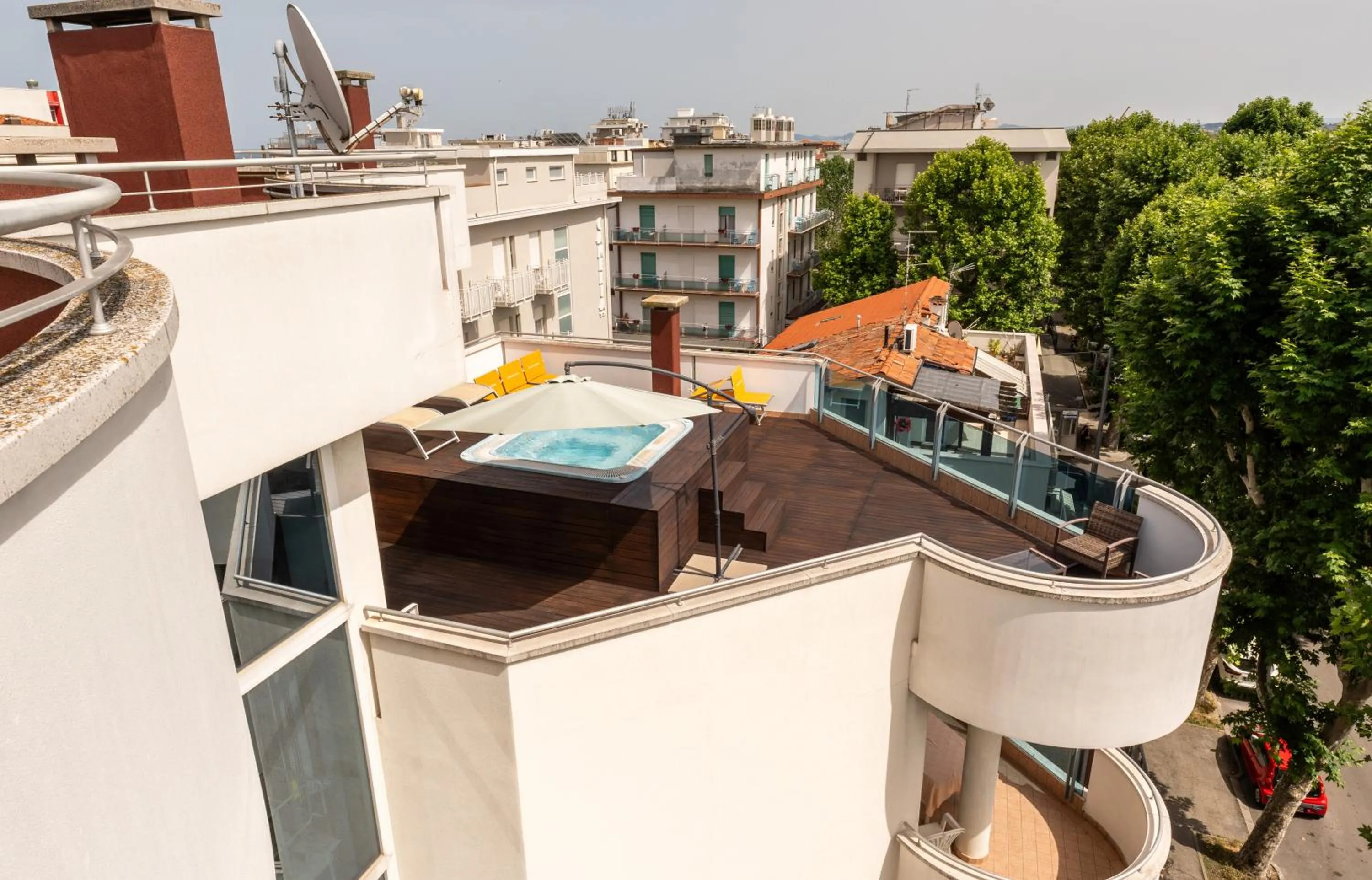 Hot Tub in Residence Marconi Mare