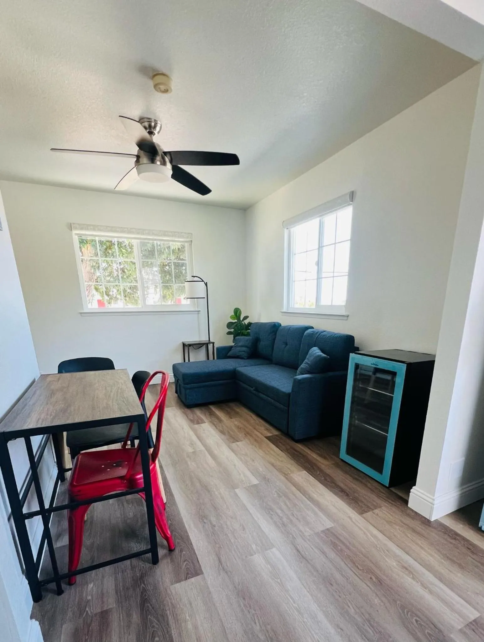 Seating area in Coastal Breeze Inn