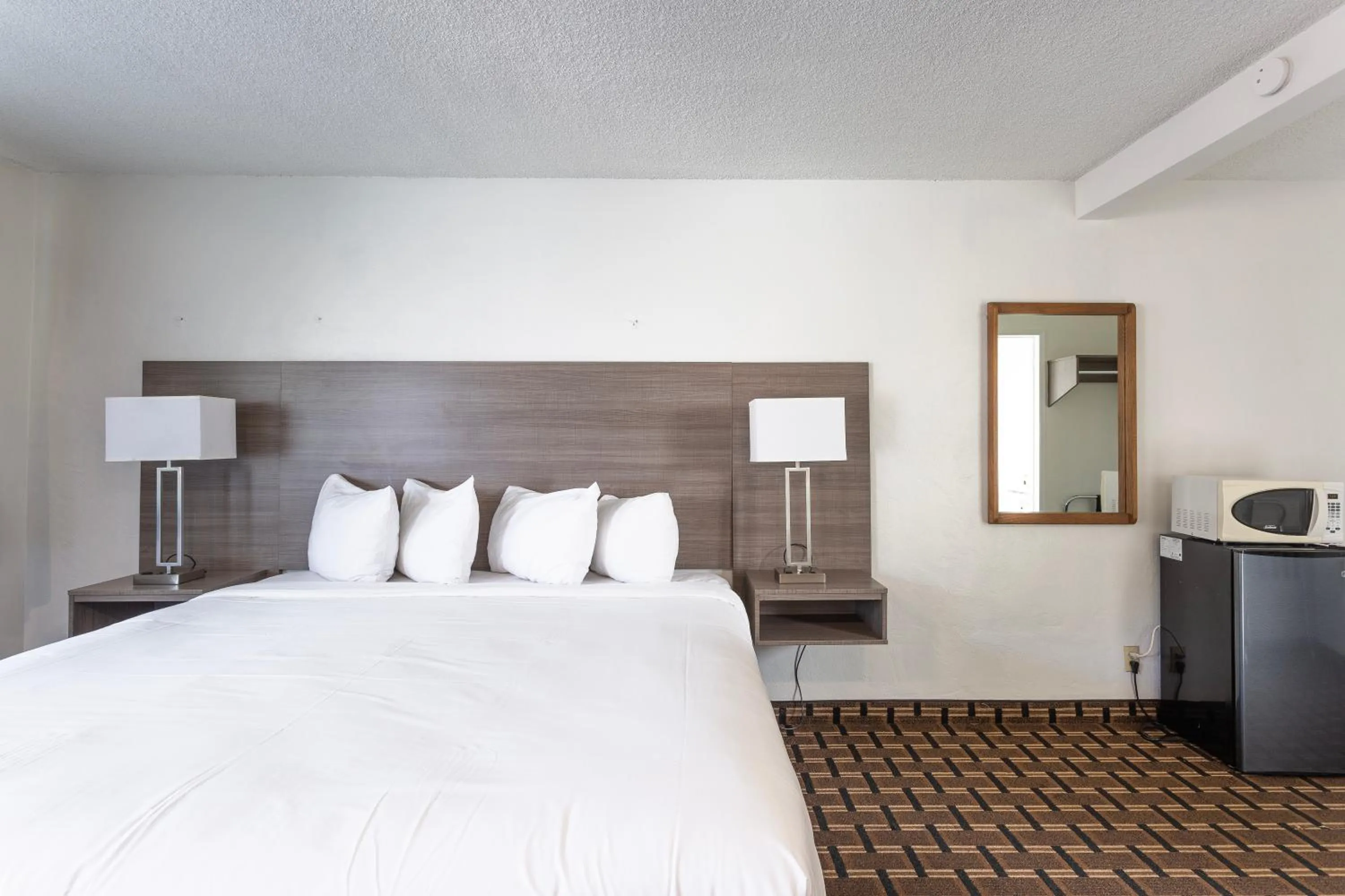 Bedroom, Bed in Coastal Breeze Inn