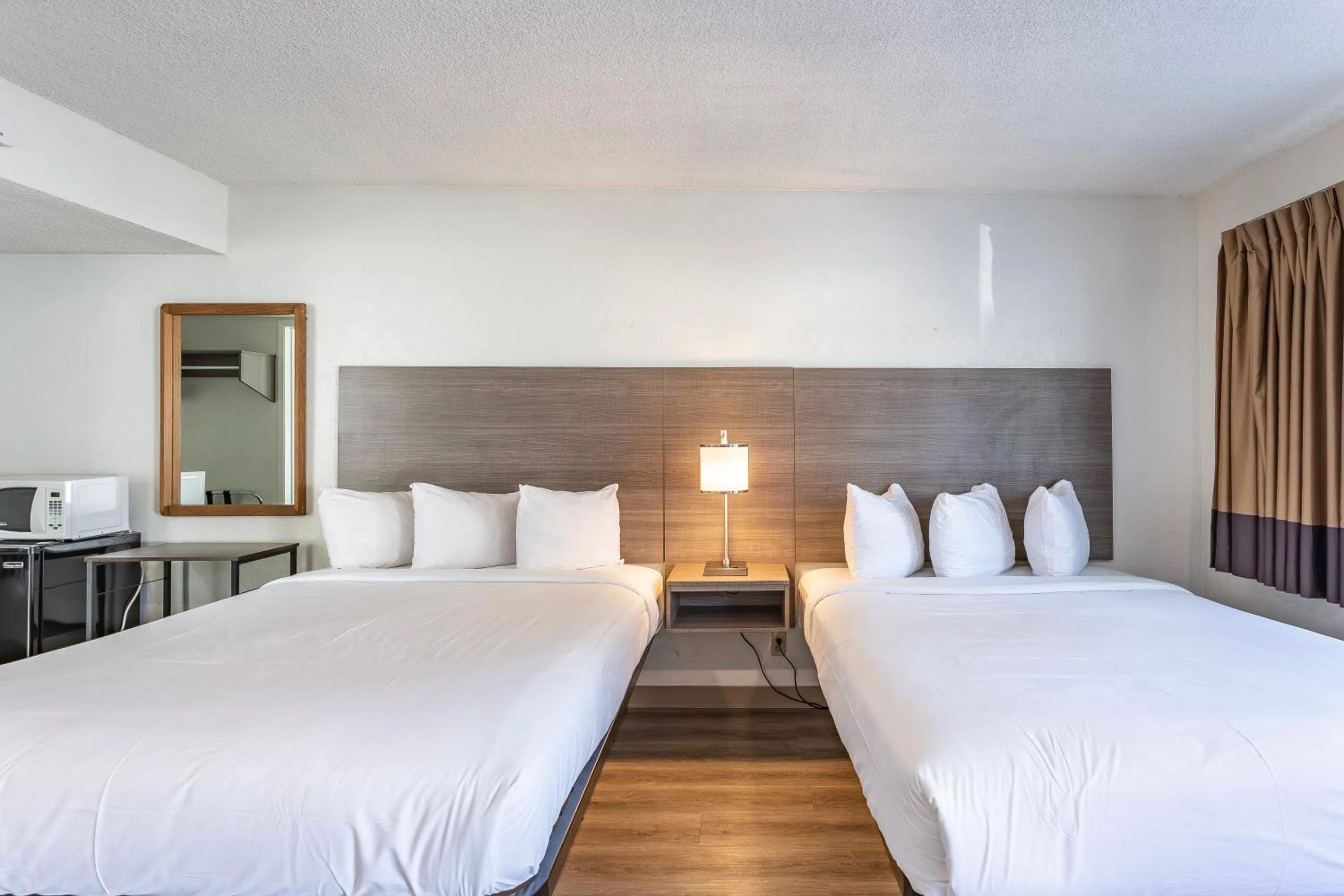 Bedroom, Bed in Coastal Breeze Inn