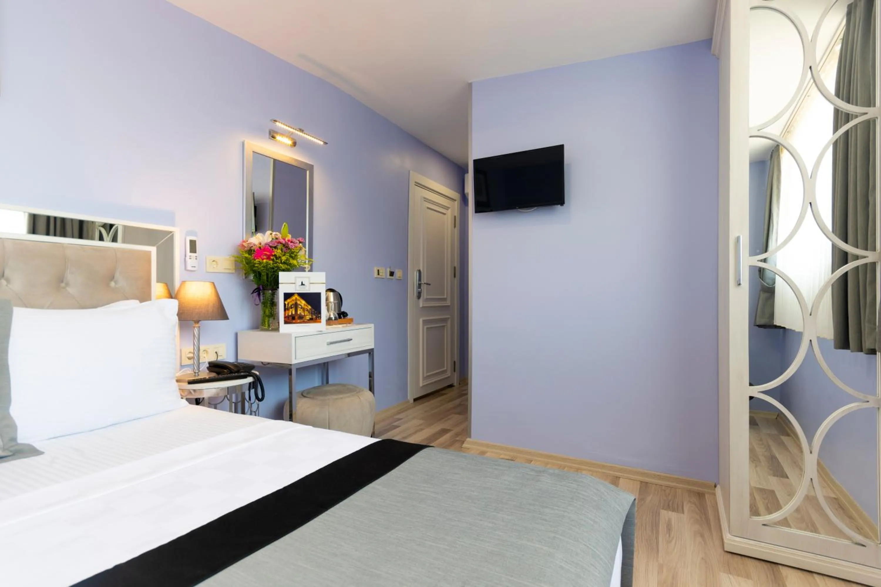 Photo of the whole room, Bed in Primero Hotel