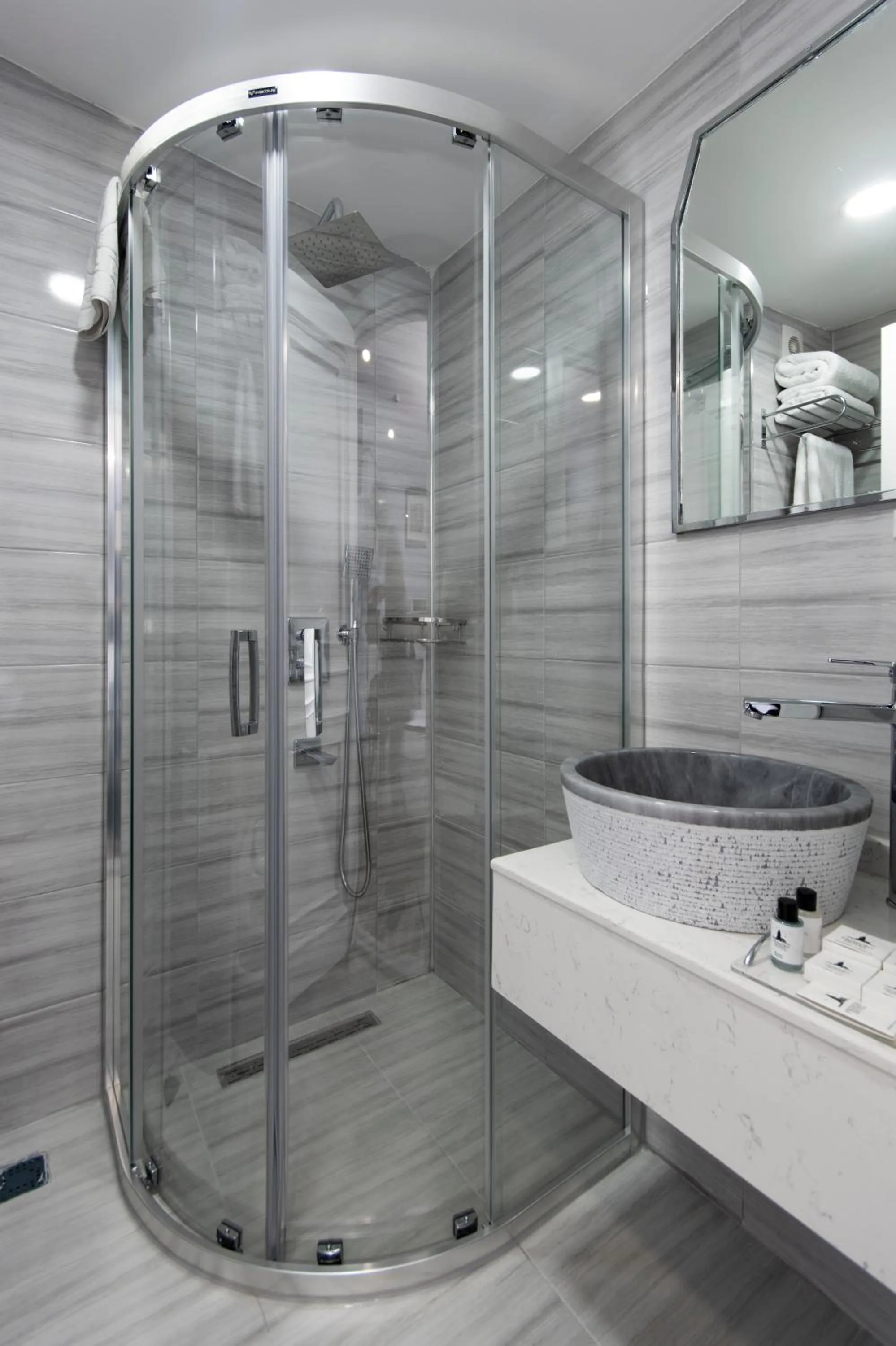 Bathroom in Primero Hotel