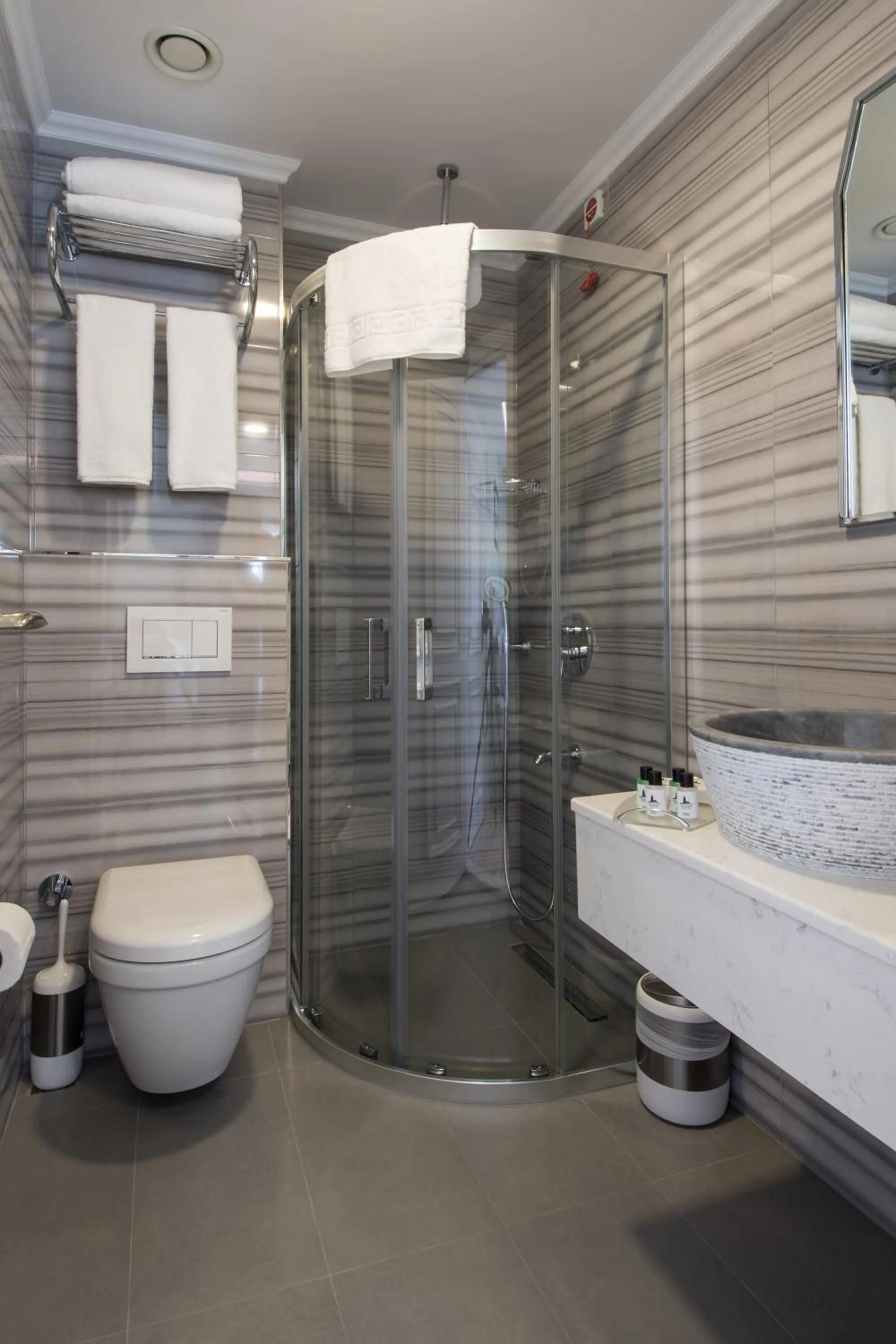 Bathroom in Primero Hotel