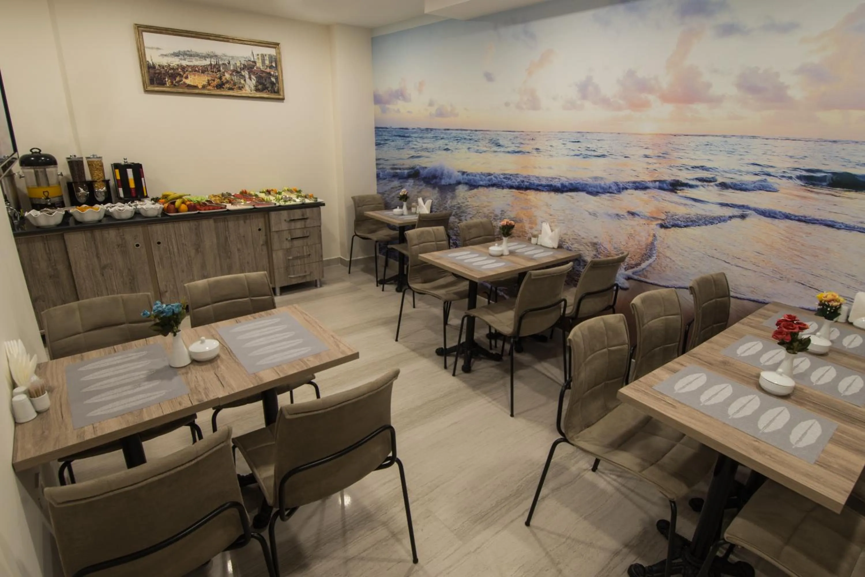 Restaurant/places to eat in Primero Hotel