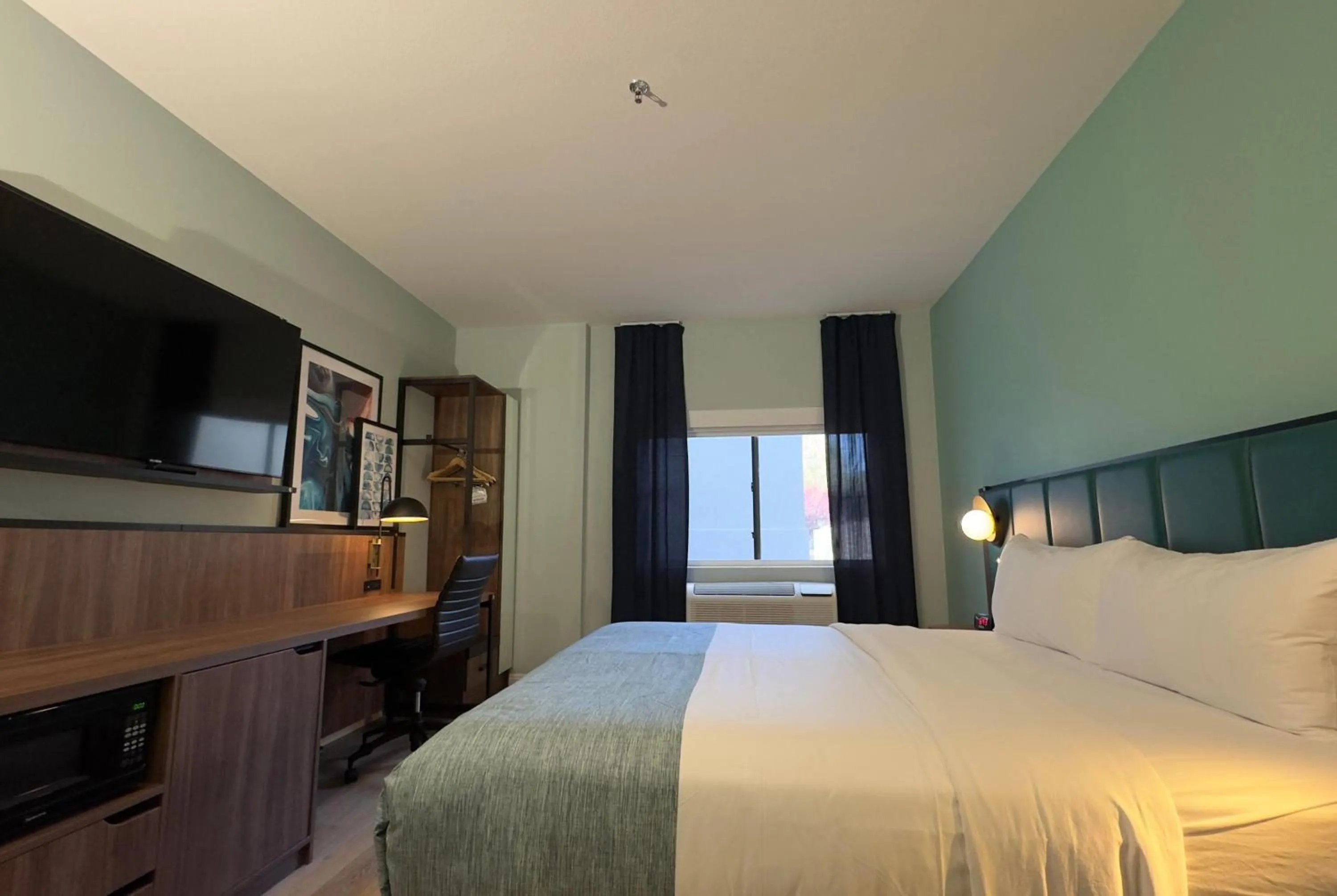 Photo of the whole room, Bed in Wingate by Wyndham Farmington NM