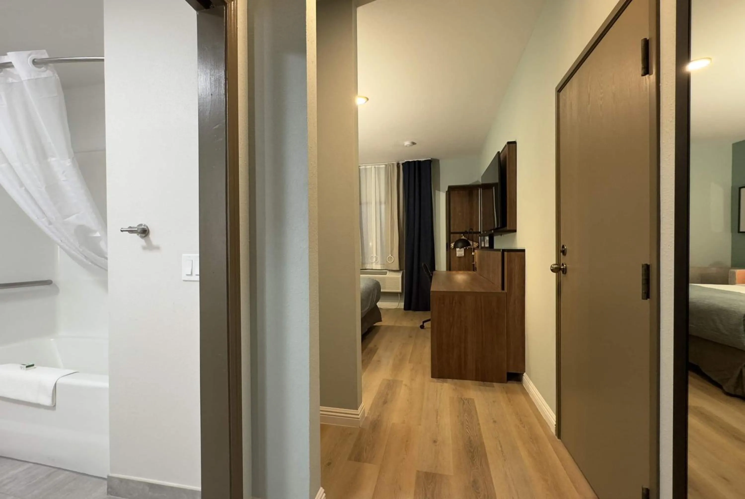 Photo of the whole room, Bed in Wingate by Wyndham Farmington NM