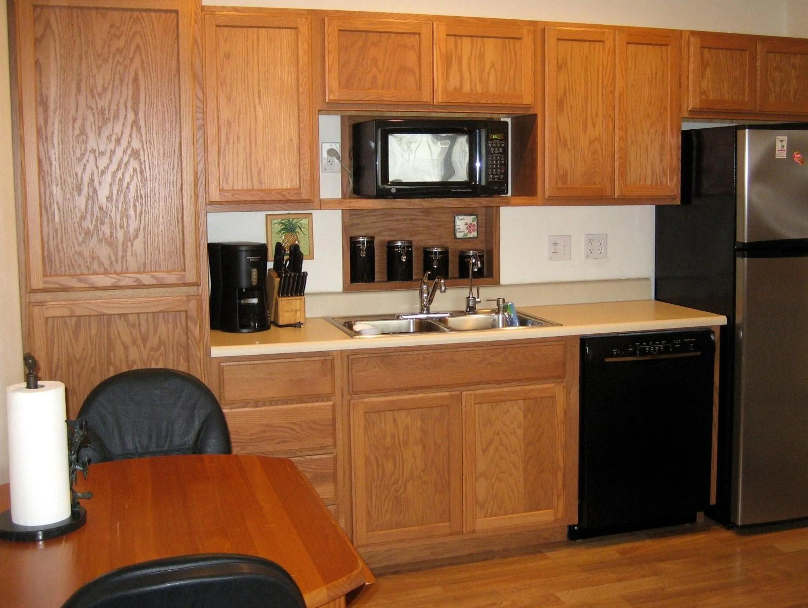 Coffee/tea facilities in Keaau Place