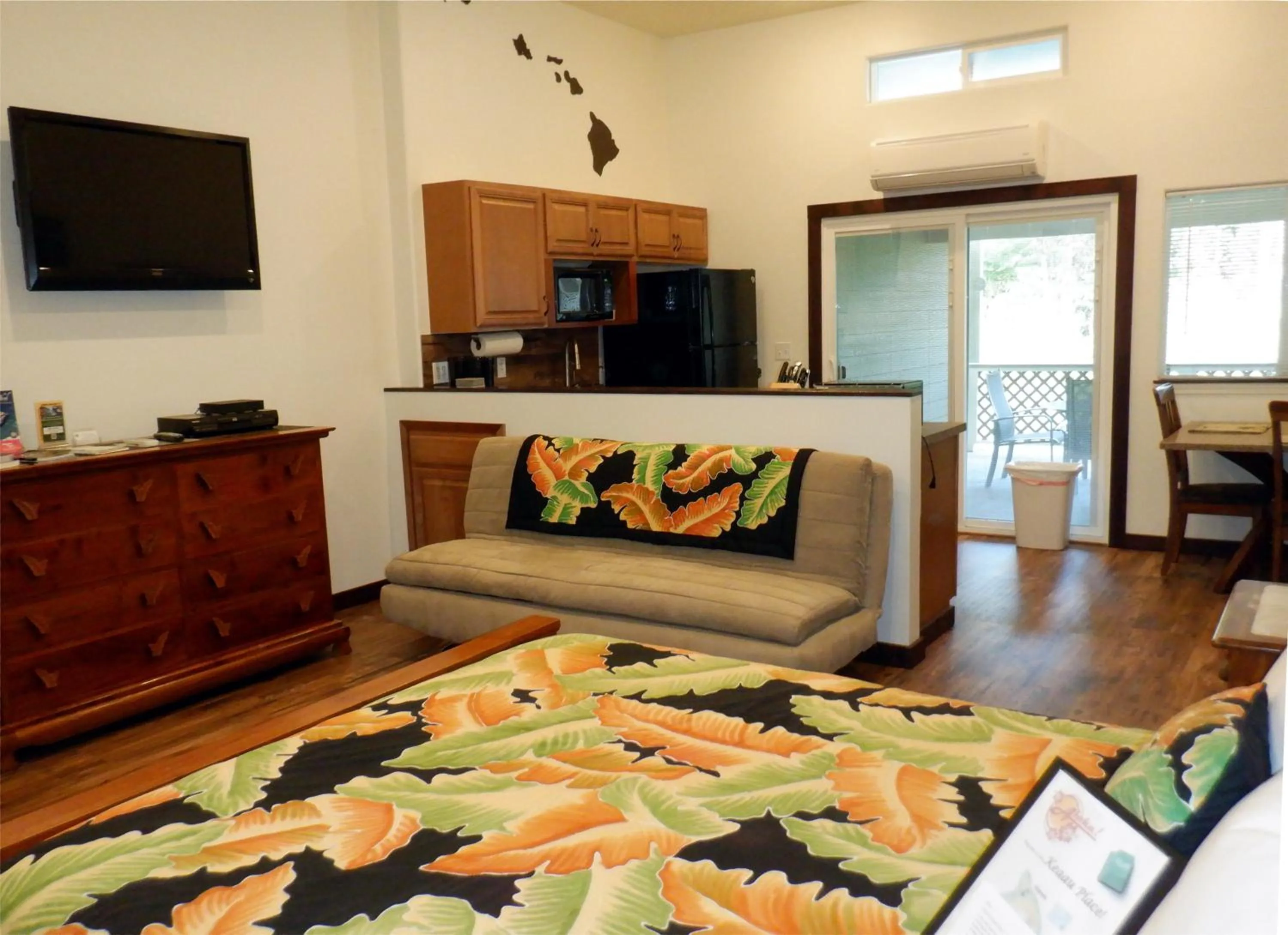 Seating area in Keaau Place