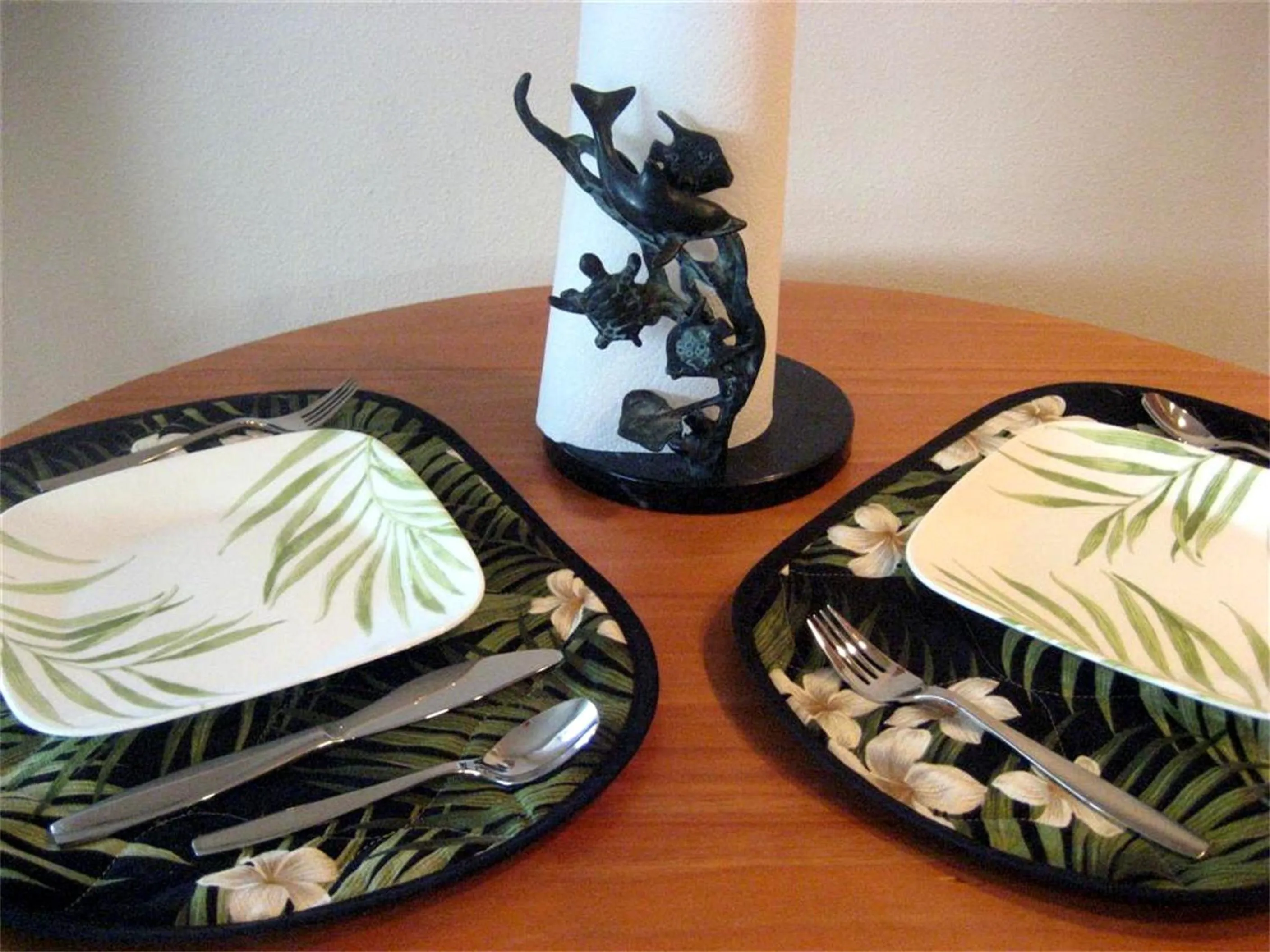 Dining area in Keaau Place