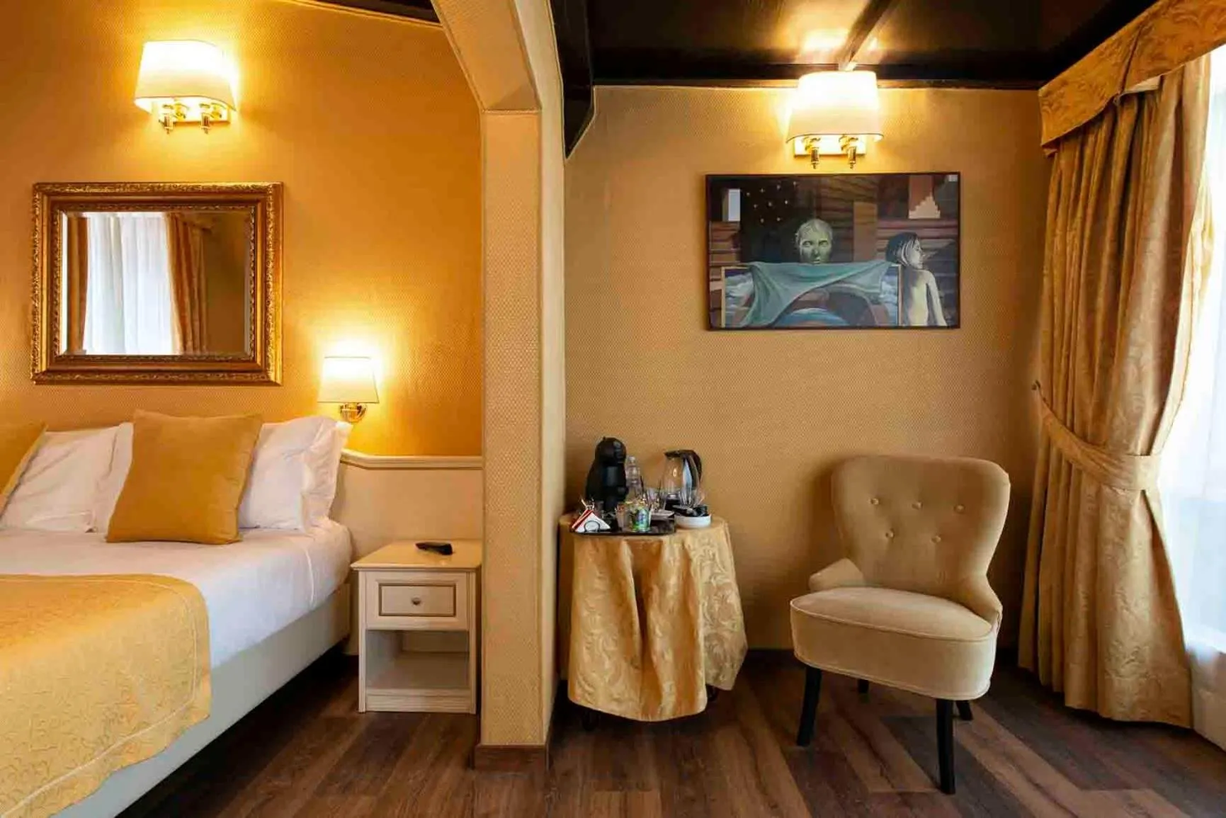 Bed in Canova Rooms in Spanish Steps