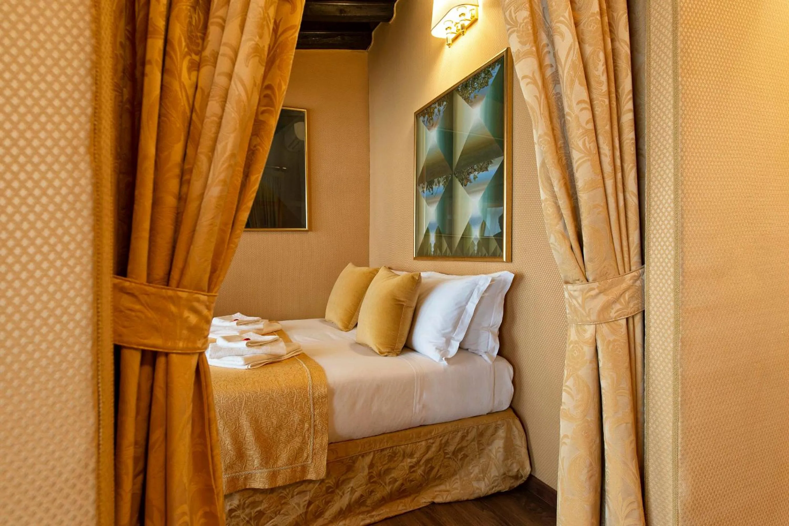 Bedroom, Bed in Canova Rooms in Spanish Steps