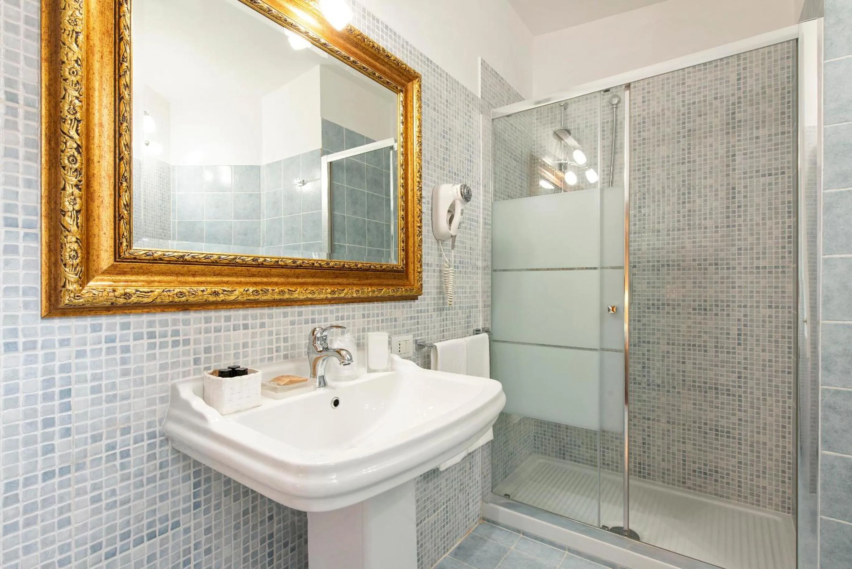 Bathroom in Canova Rooms in Spanish Steps