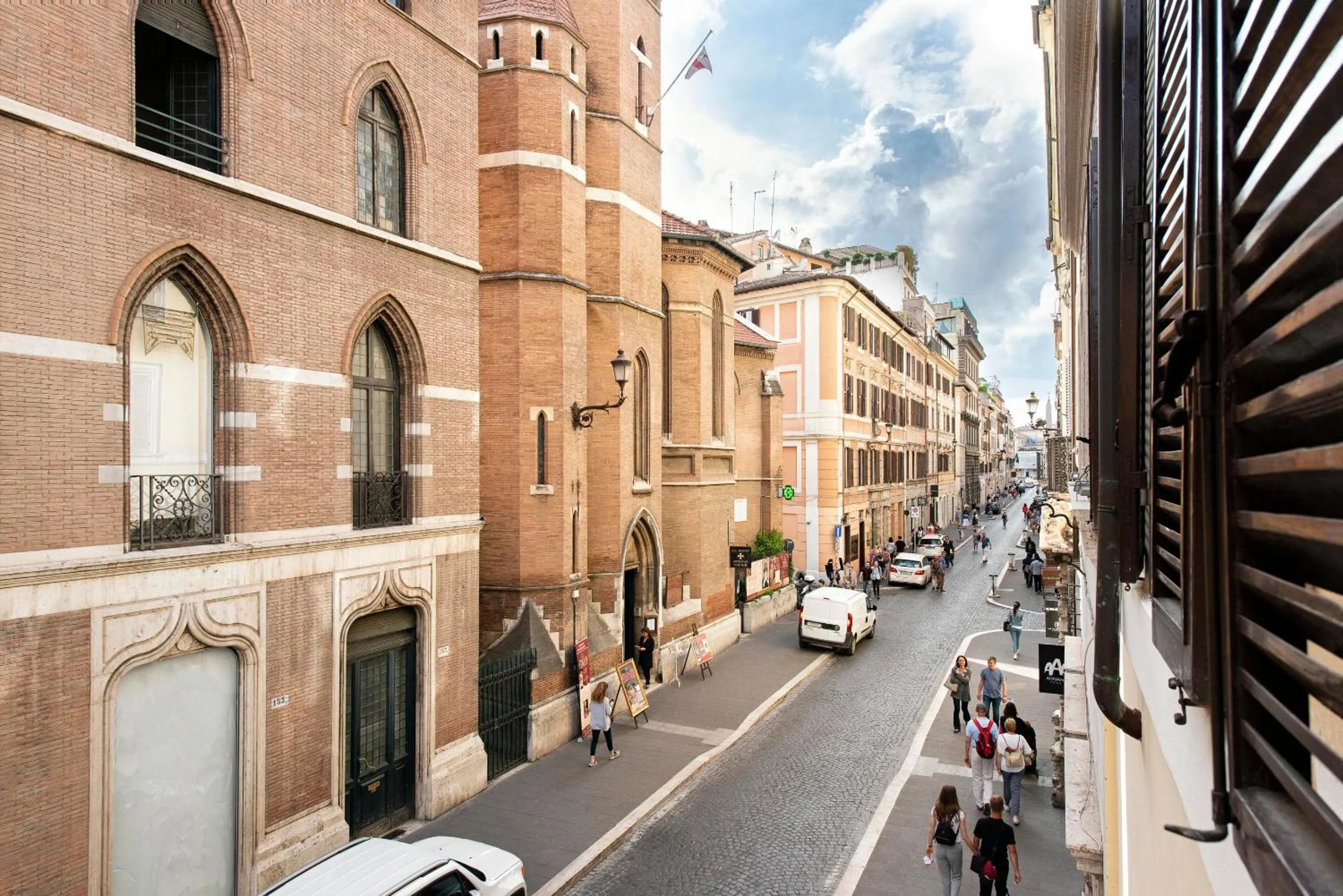 Quiet street view in Canova Rooms in Spanish Steps