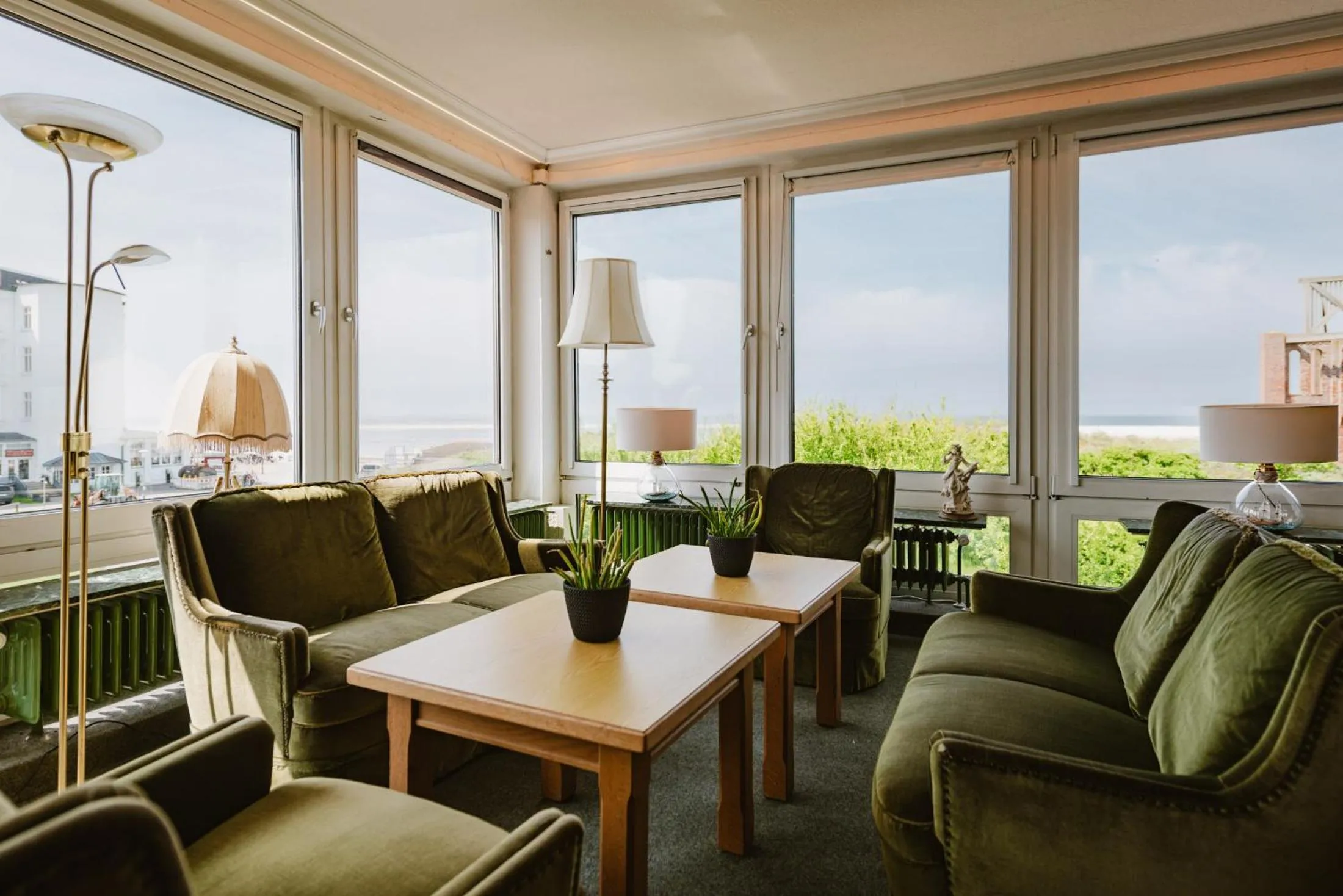 Communal lounge/ TV room in Hotel das Miramar