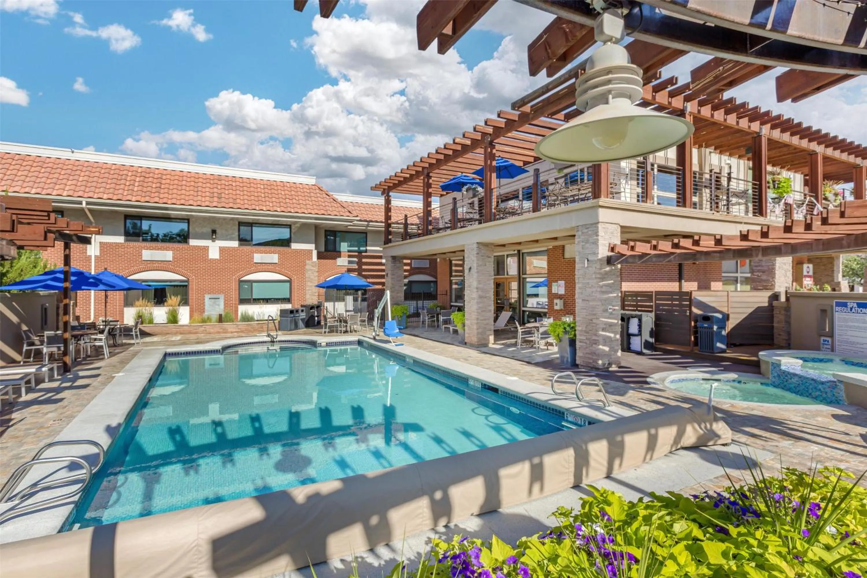 Pool view in Best Western Plus Canyonlands Inn
