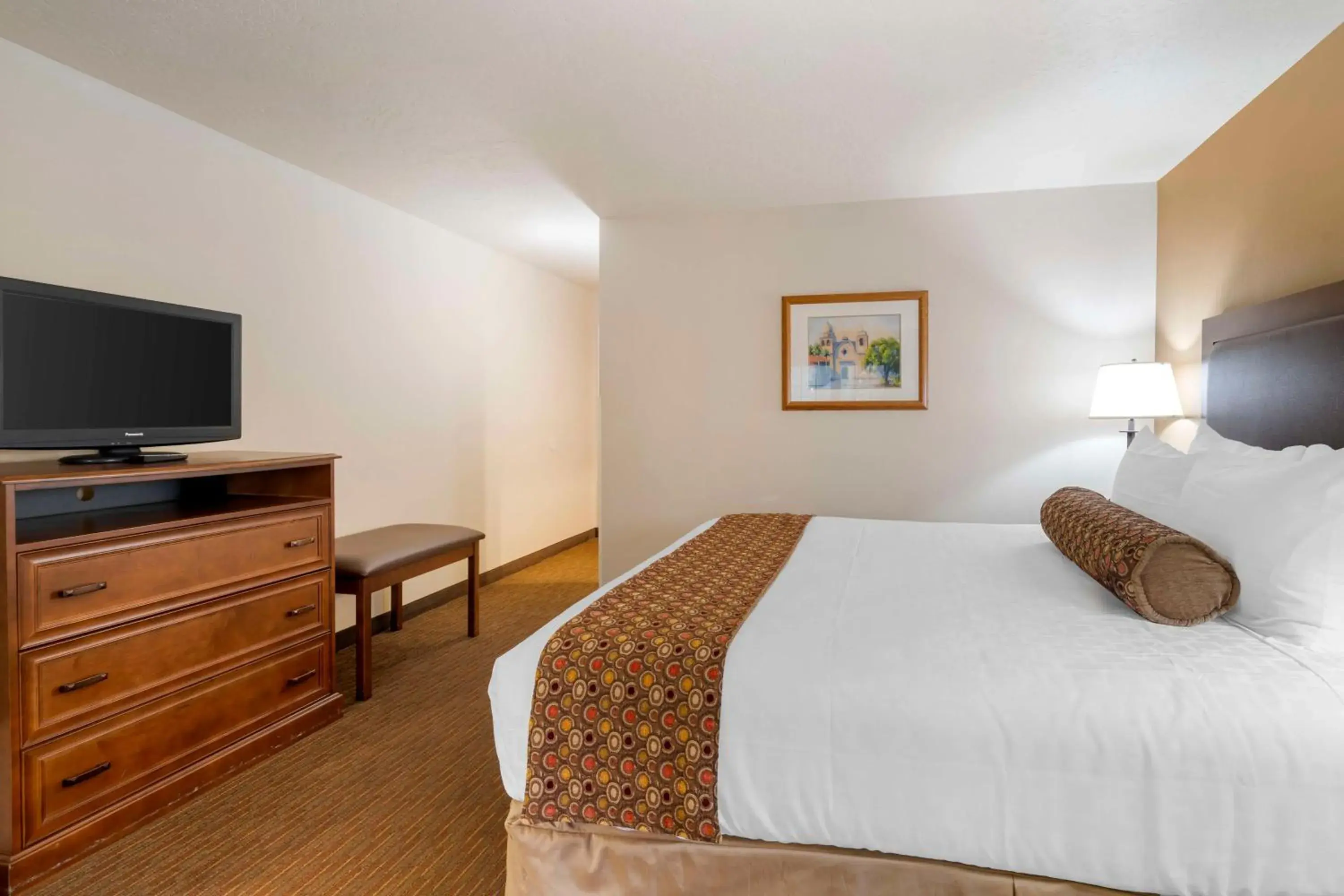 King Room with Sofa Bed and Walk-In Shower - Disability Access/Non-Smoking in Best Western Casa Grande Inn King Room with Sofa Bed and Walk-In Shower - Disability Access/Non-Smoking in Best Western Casa Grande Inn